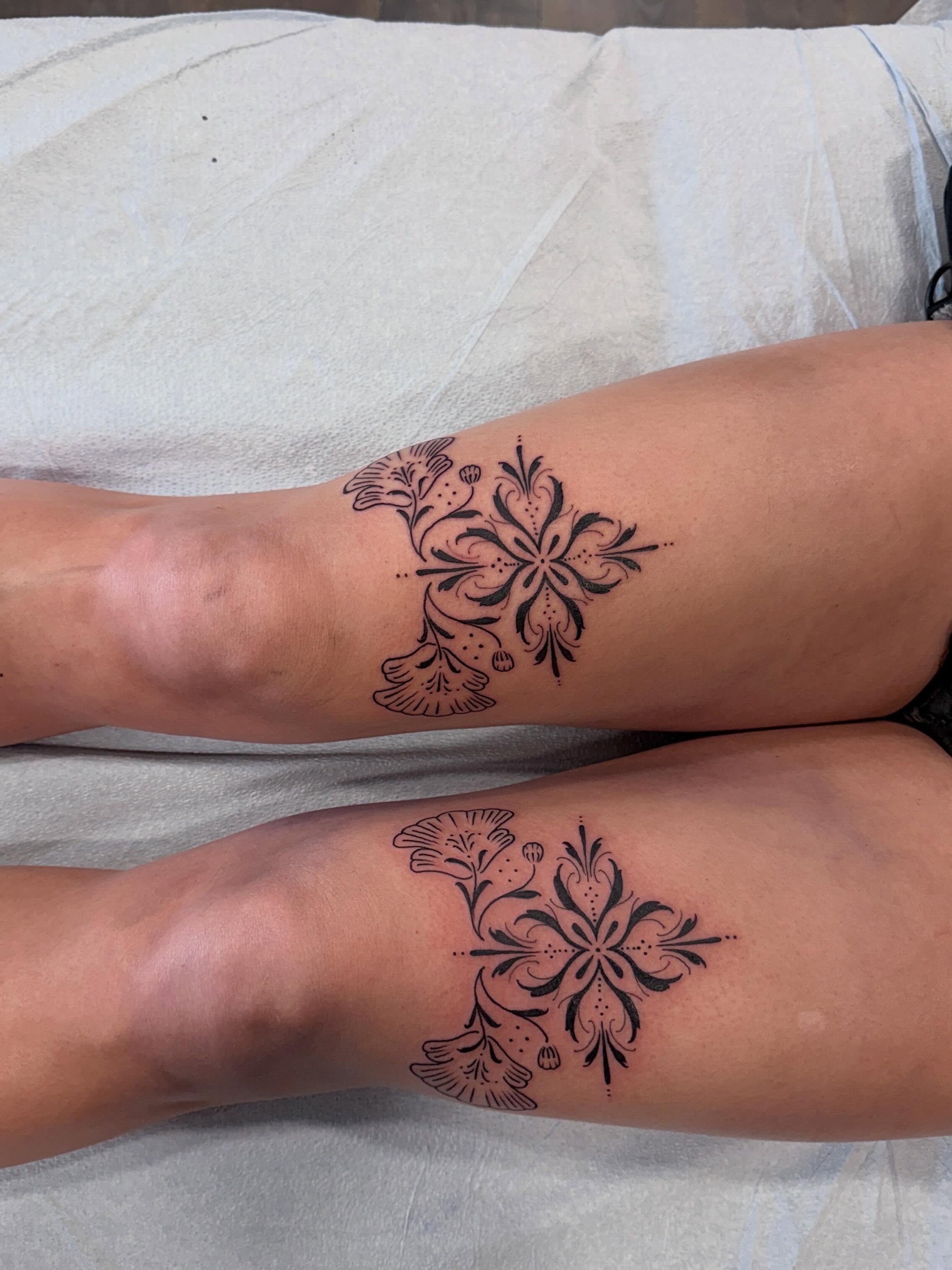 Floral design black and grey tattoo on the leg by 🦋ｊｅｓｓｉｃａ  f  o  x🦋, Nashville, Tennessee