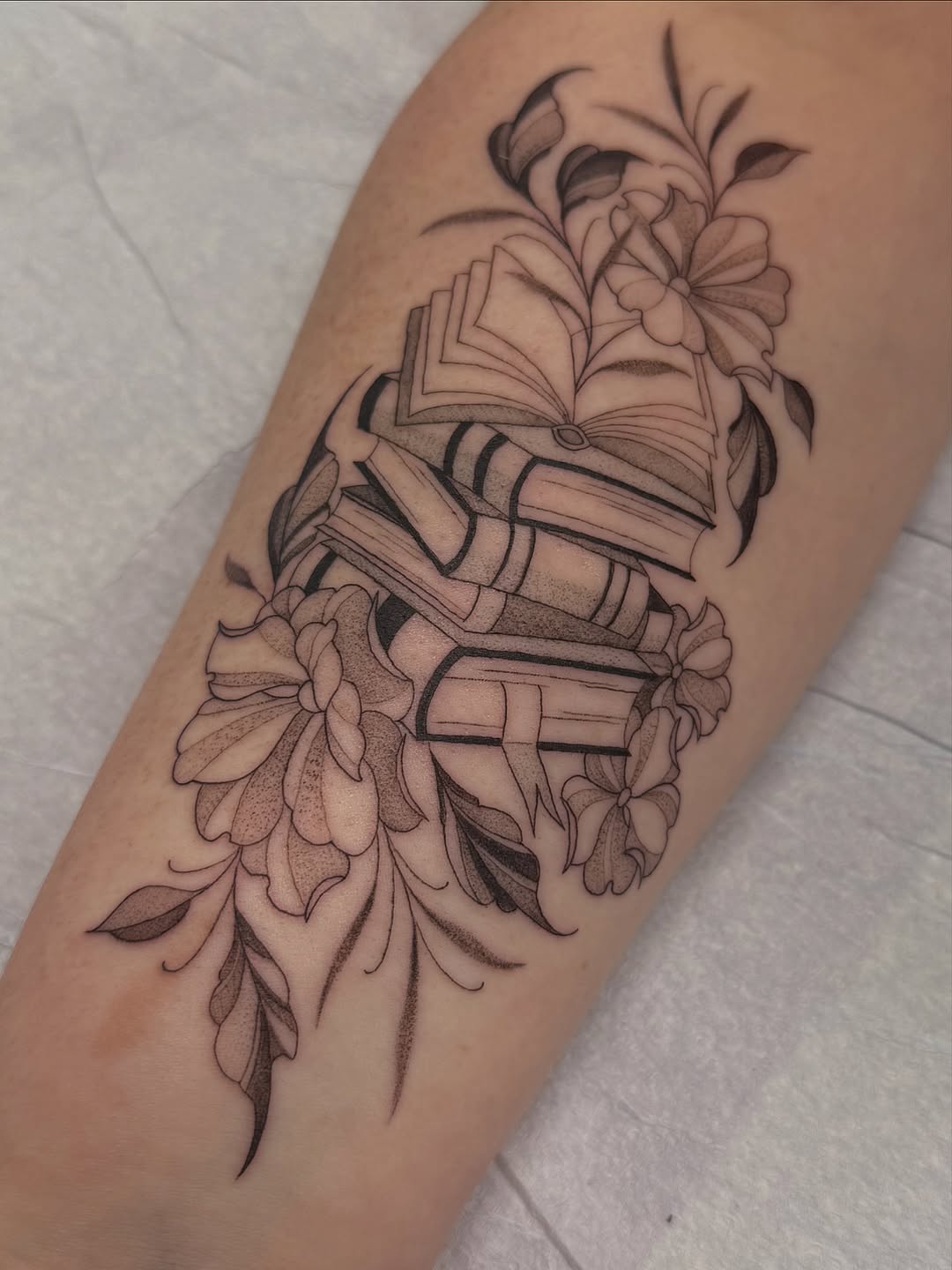 Tattoo by @lilianayaneth — fine_line, dotwork