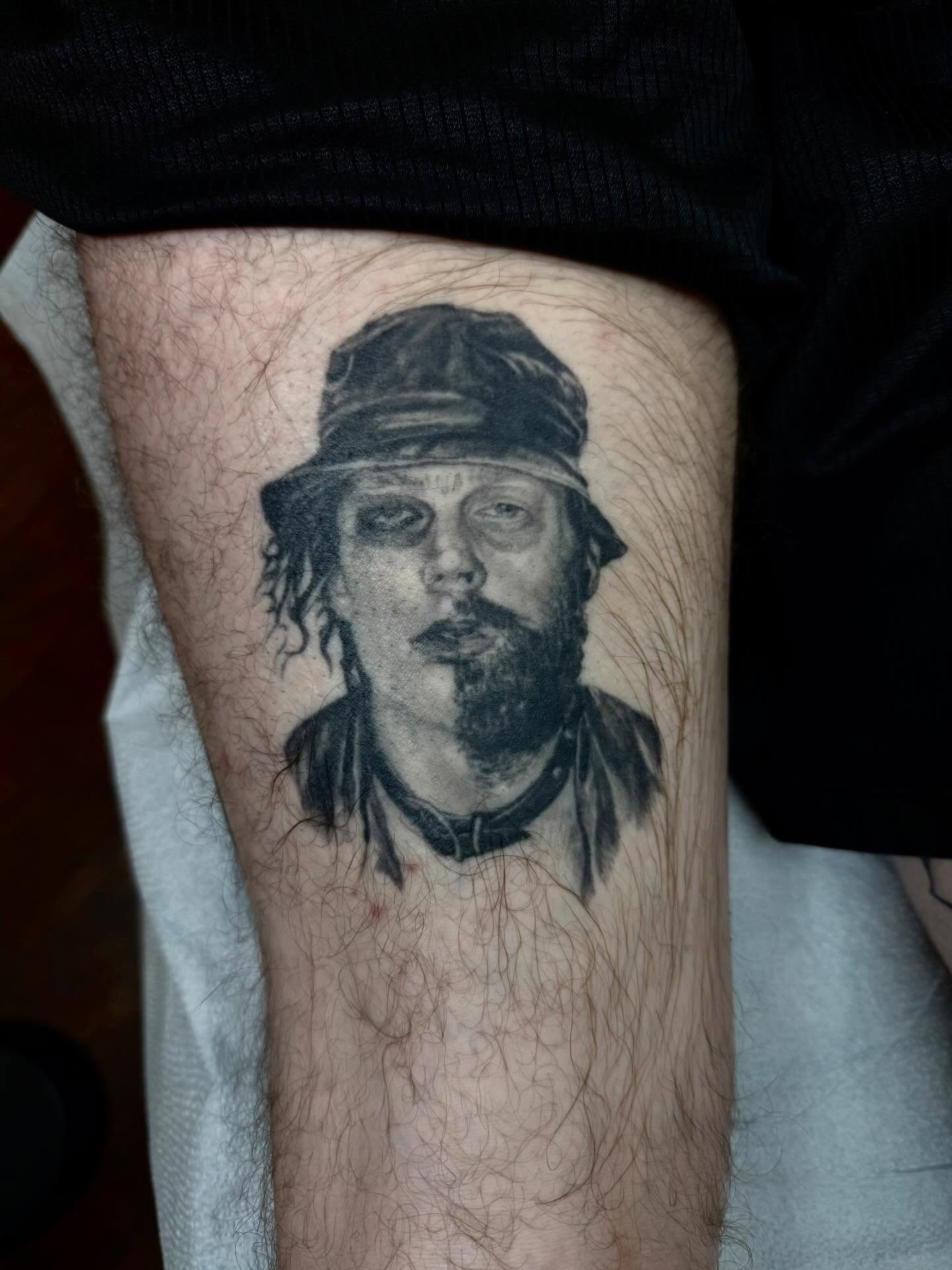 Portrait realism tattoo on the thigh by Isabella π€