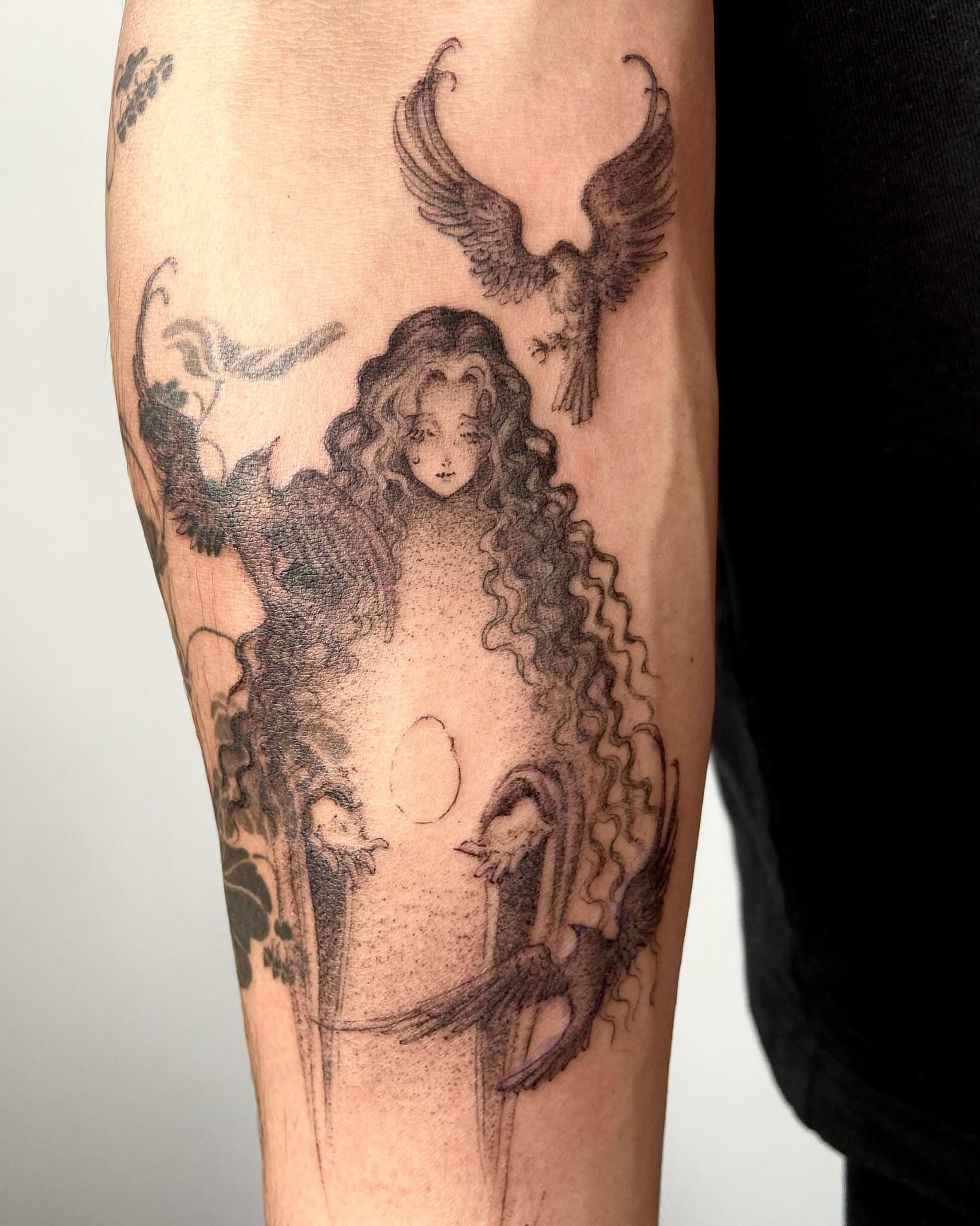 Woman with birds realism tattoo on the forearm by ༒ ₐₙ𝓰ₑₗₐ  ༒
