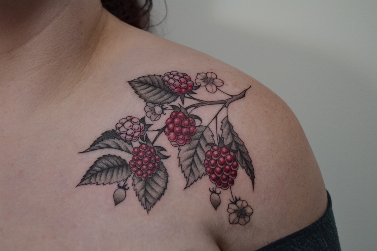 Tattoo by @vulgarviolets — black_and_grey