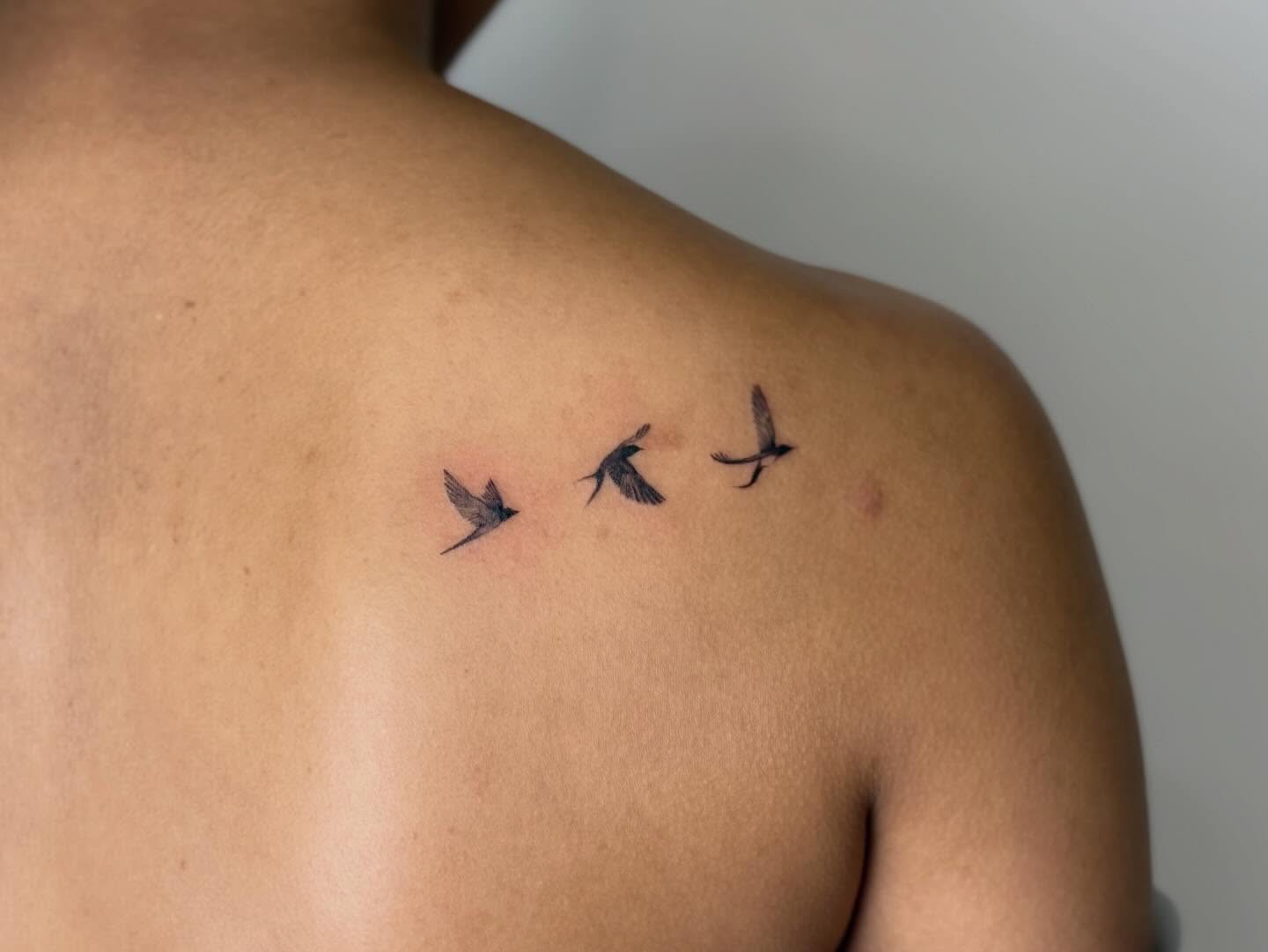 Birds black and grey tattoo on the shoulder by Nevaeh tattoo artist
