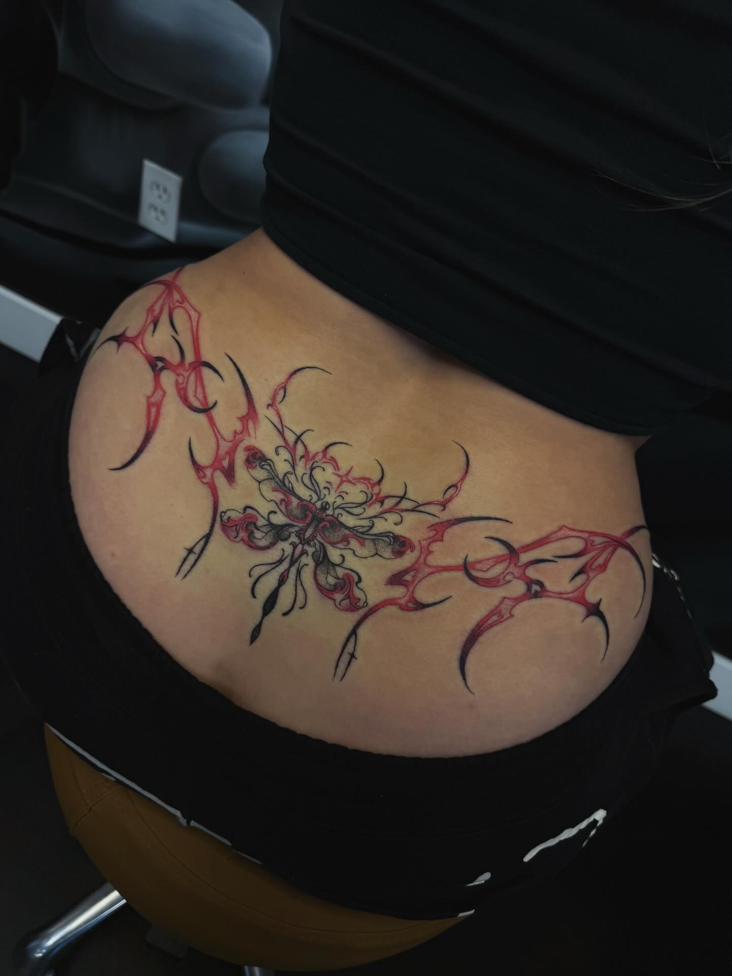 Abstract floral tribal tattoo on the torso by Yvonne