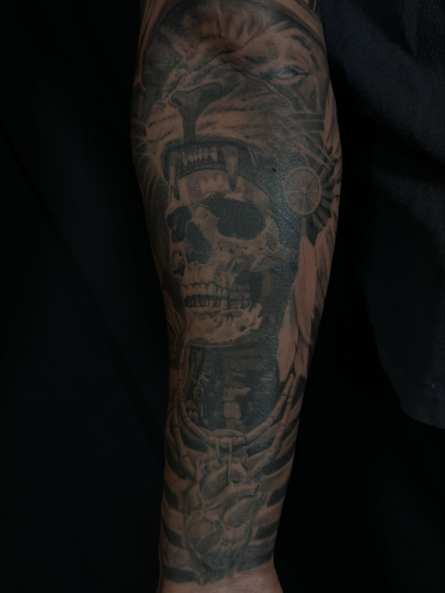 Skull and mechanical elements realism tattoo on the forearm by Matthew Doherty