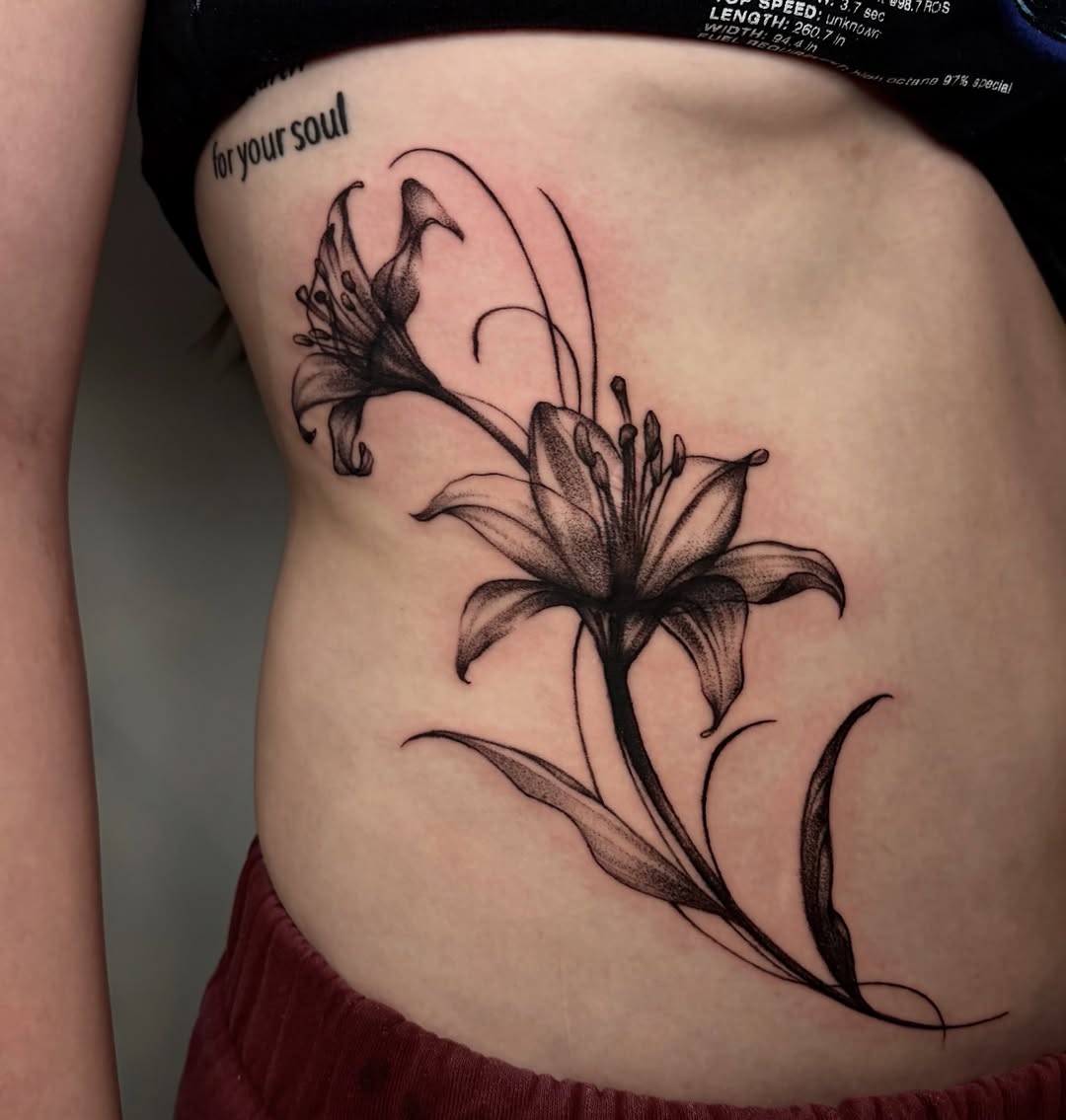 Tattoo by @aannamosity — black_and_grey, fine_line