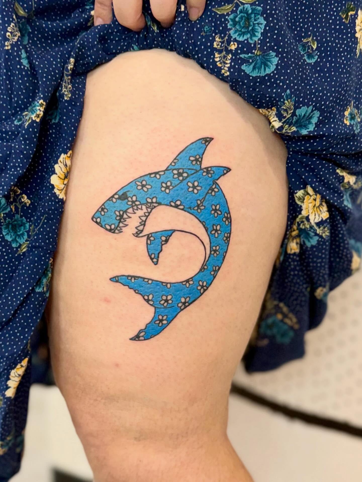 Shark geometric tattoo on the thigh by Peggy