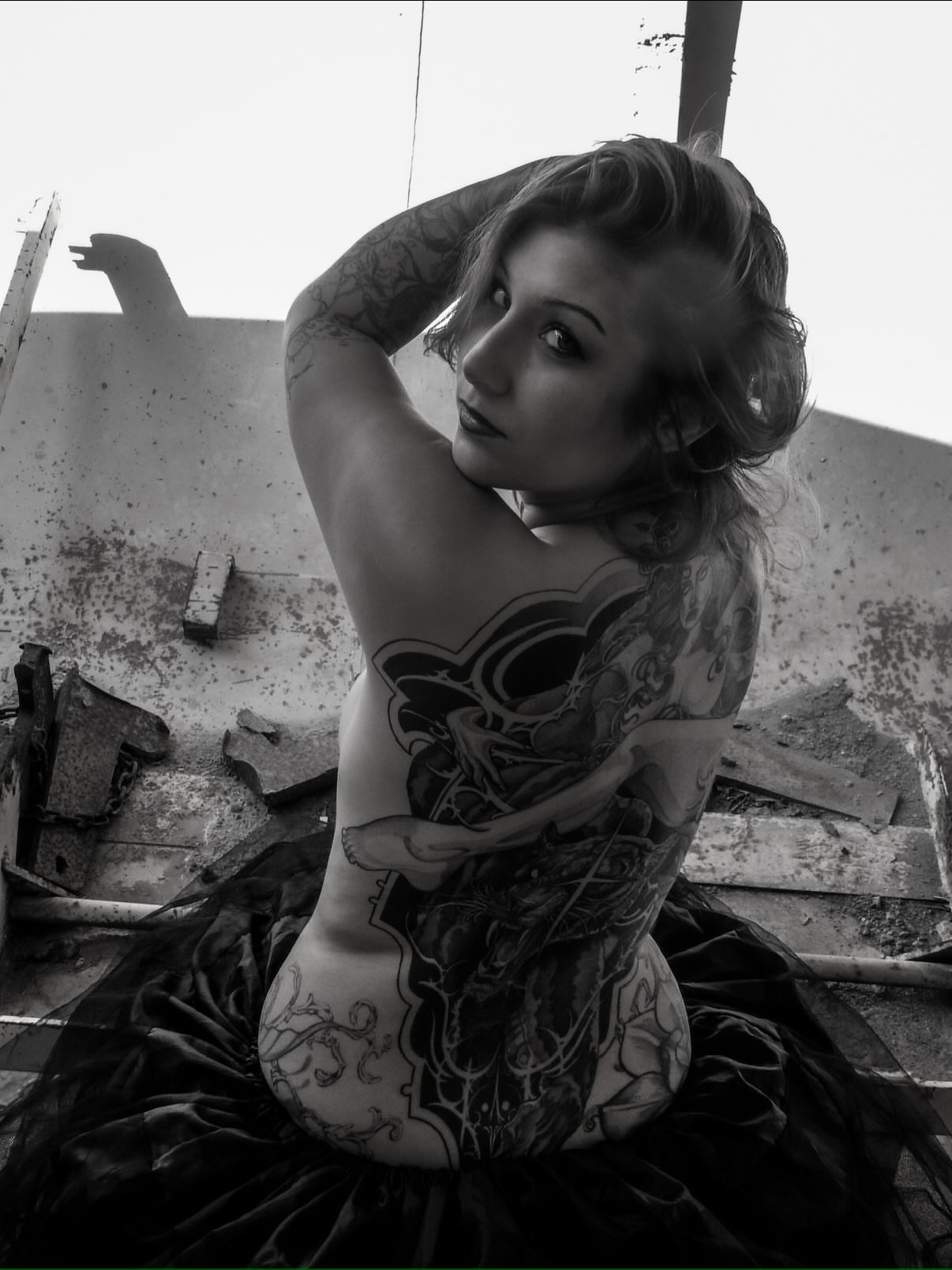 Woman black and grey tattoo on the torso by Isabella π€