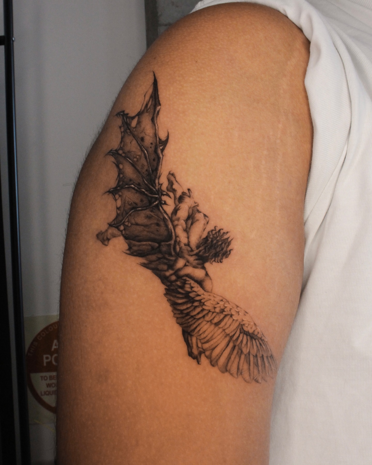 Dragon realism tattoo on the upper arm by Tattoo artist EJ (Mireu)