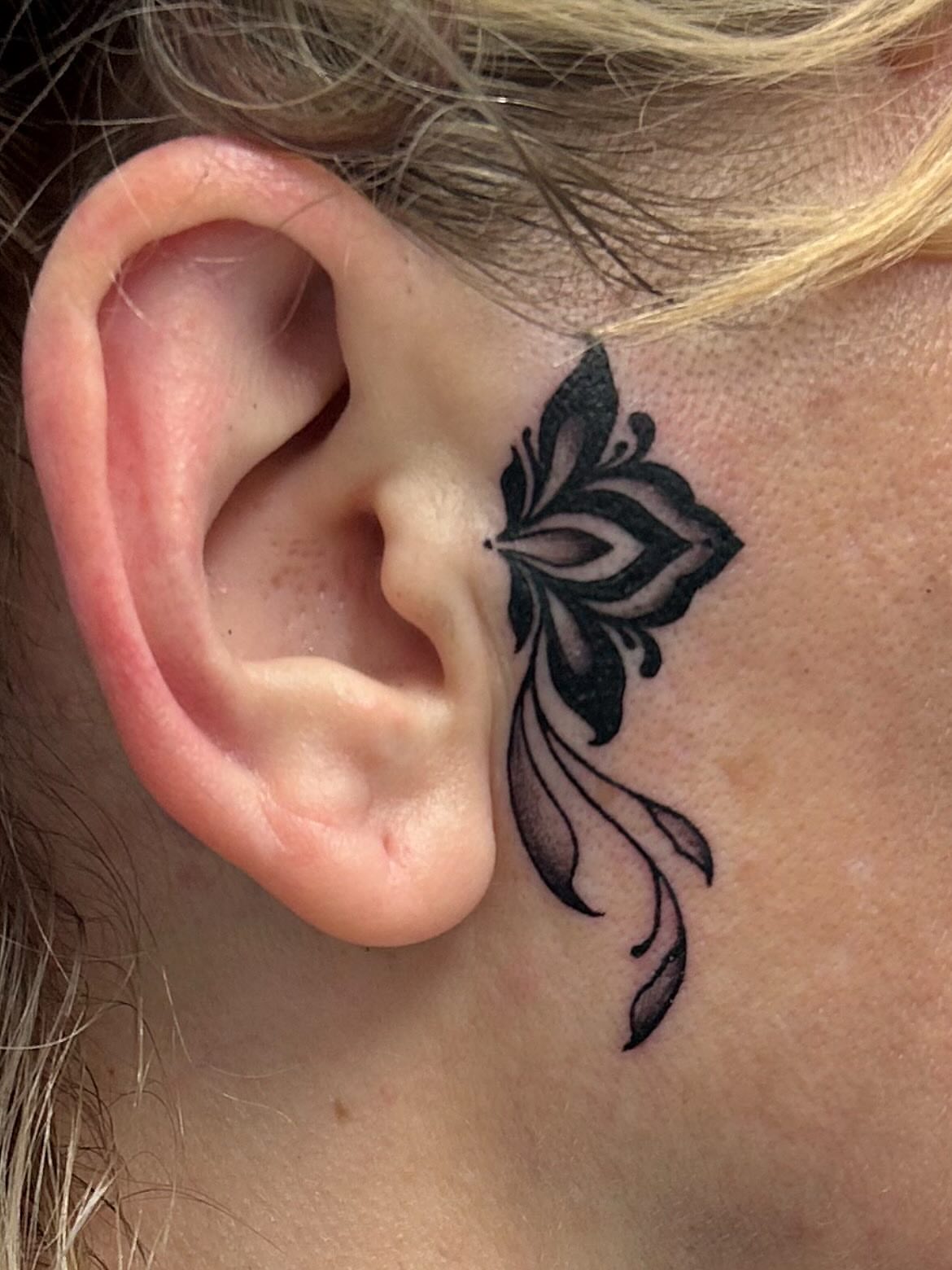 Tattoo by @chaotic__fern β black_and_grey