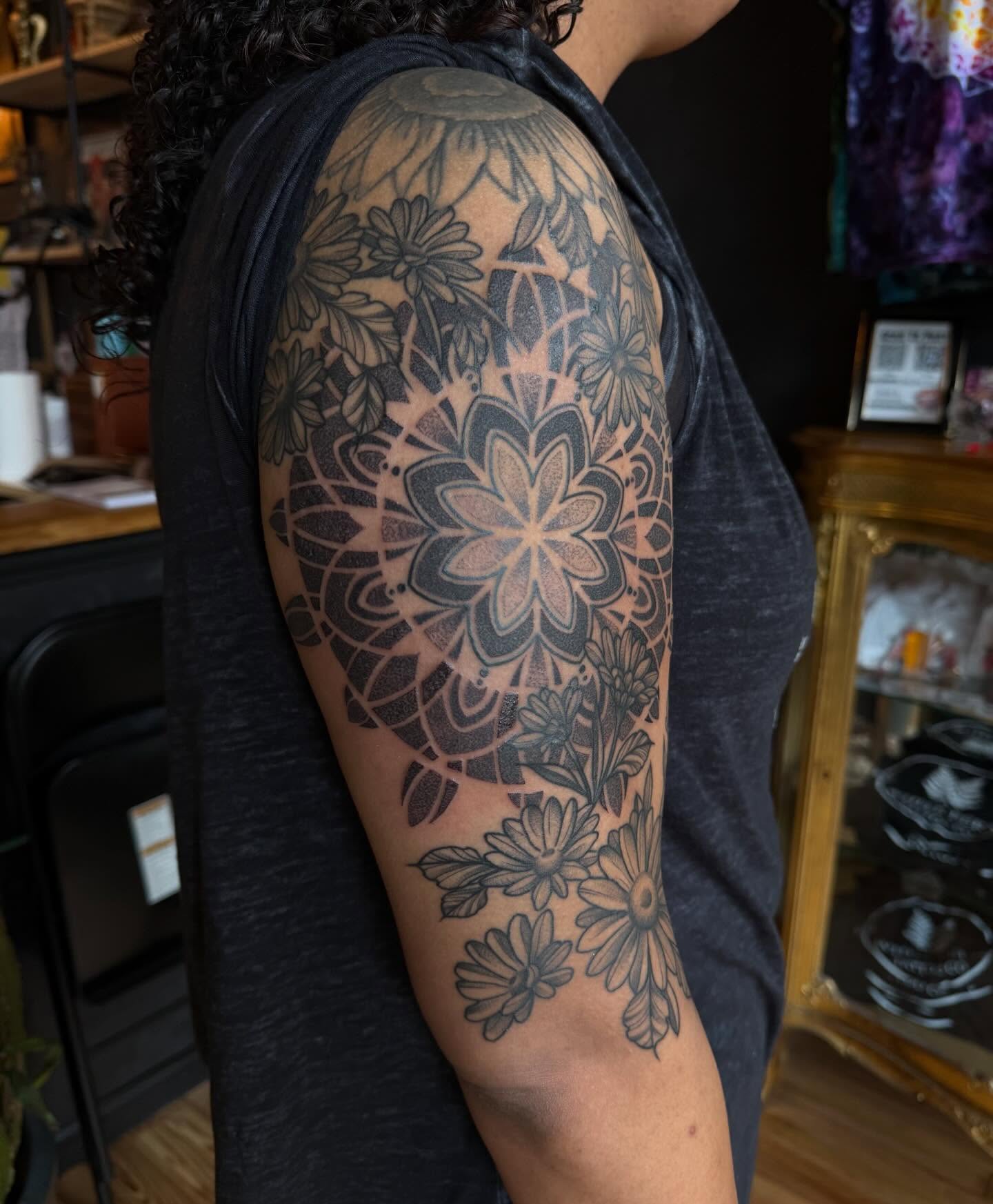 Floral mandala dotwork tattoo on the upper arm by Allison
