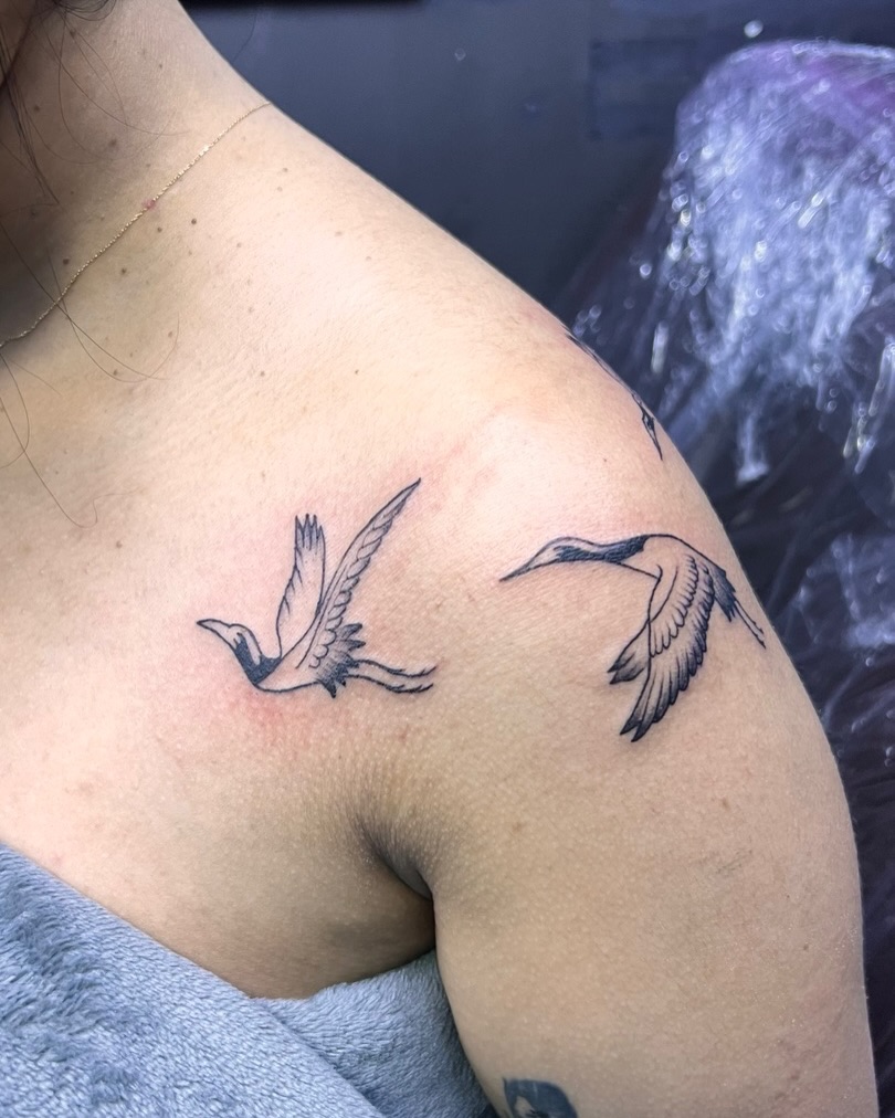 Birds black and grey tattoo on the shoulder by Asap tattoo