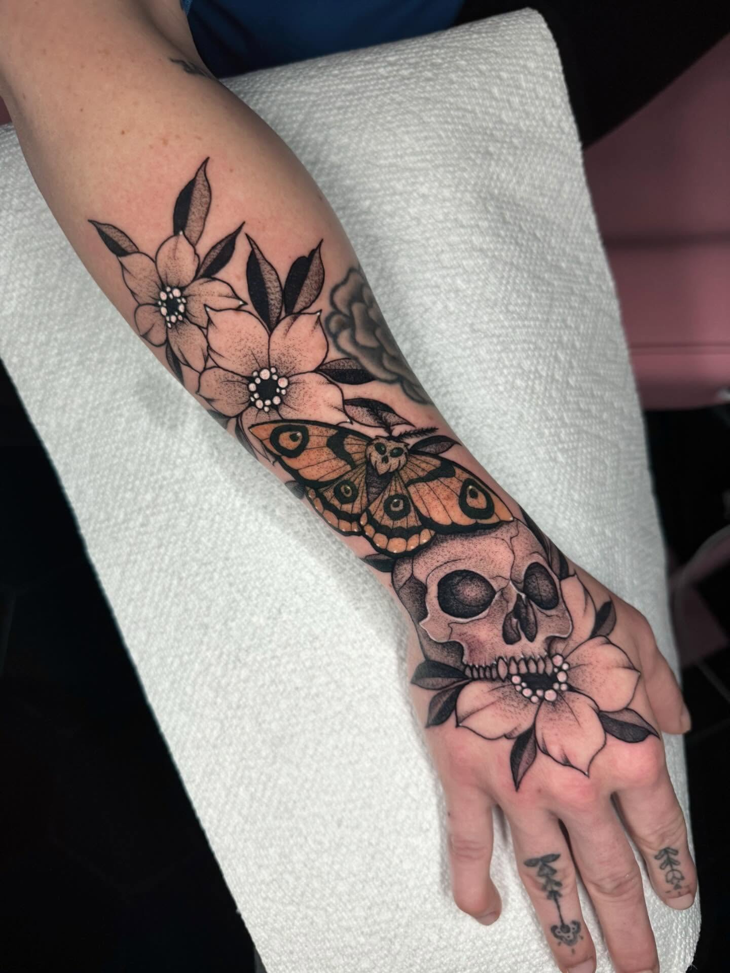Skull and flowers realism tattoo on the forearm by πΈπππππππ πΈππππππππ, Bel Air, Maryland