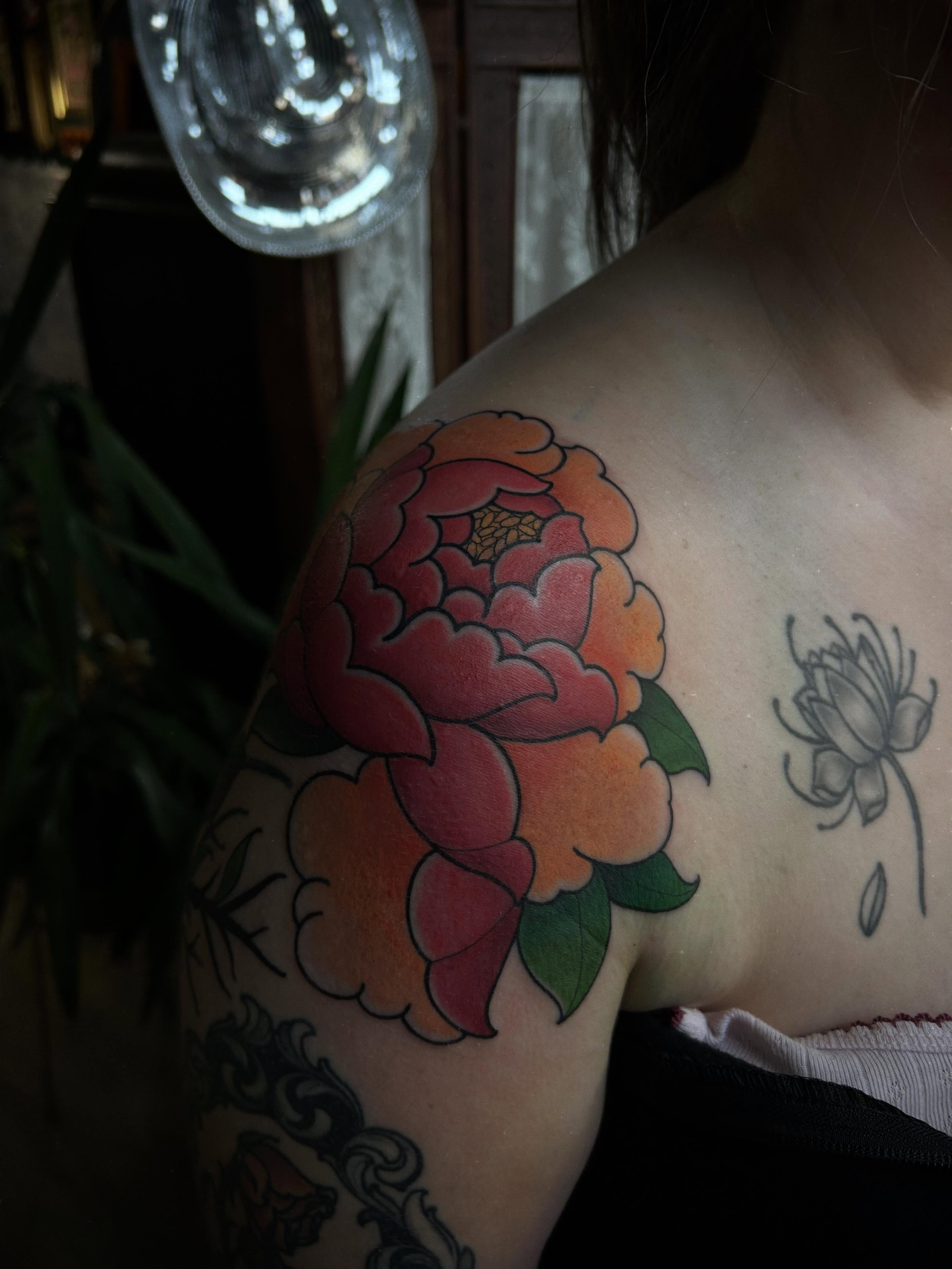 Peony American traditional tattoo on the shoulder by ꧁𝙺𝚊𝚛𝚒𝚗𝚊꧂, Grinnell, Iowa