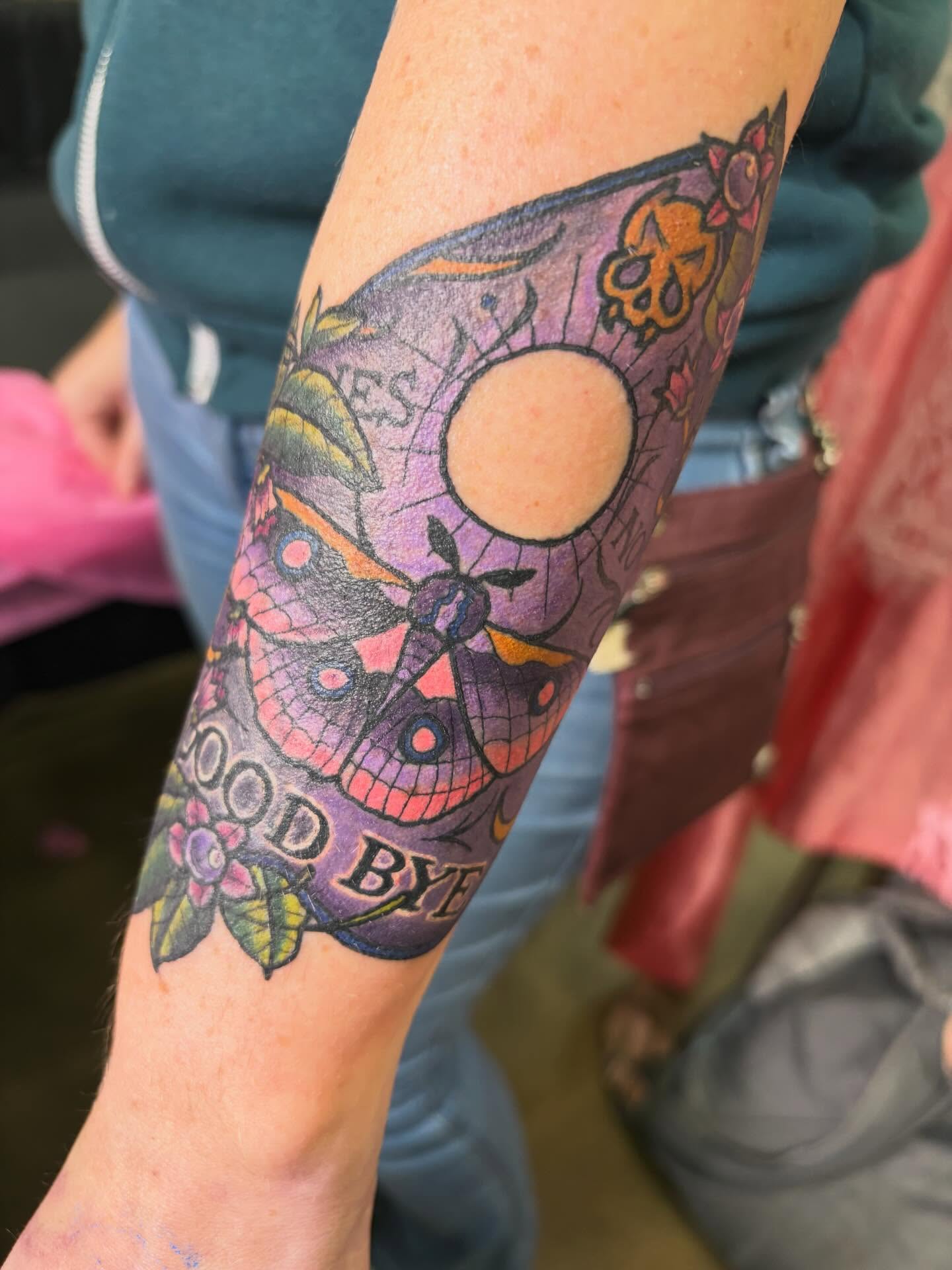 Tattoo by @sumertattoos — new_school, dotwork