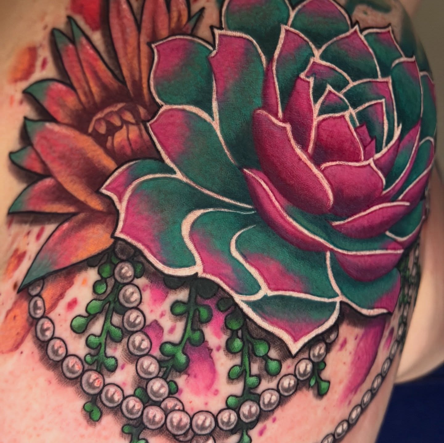 Succulent and pearls new school tattoo on the shoulder by 𝓡𝓪𝔂𝓬𝓱𝓲𝓵𝓵 [ᴛᴀᴛᴛᴏᴏ ᴀʀᴛɪꜱᴛ] 💚