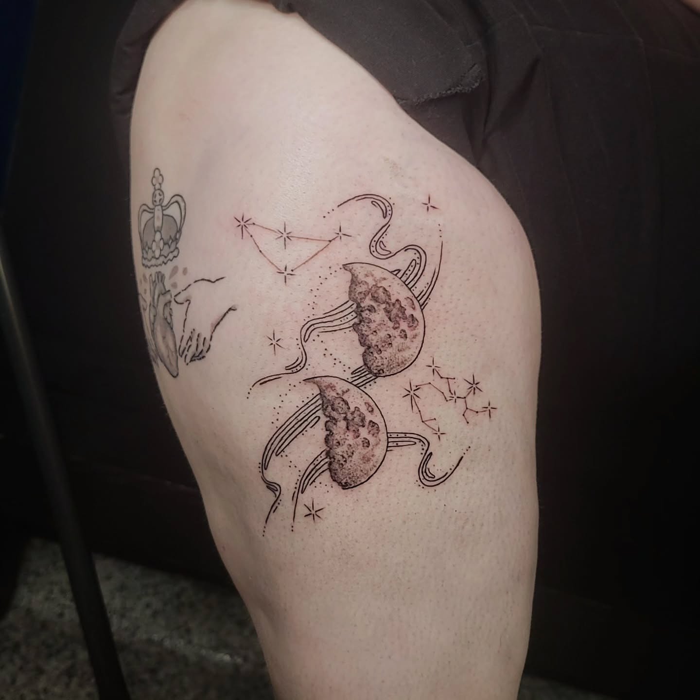 Jellyfish constellation dotwork tattoo on the thigh by Sarah Alba