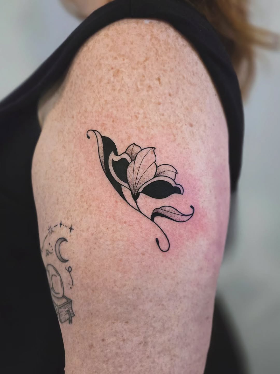 Flower fine line tattoo on the shoulder by Kirstie Lew Tattoo