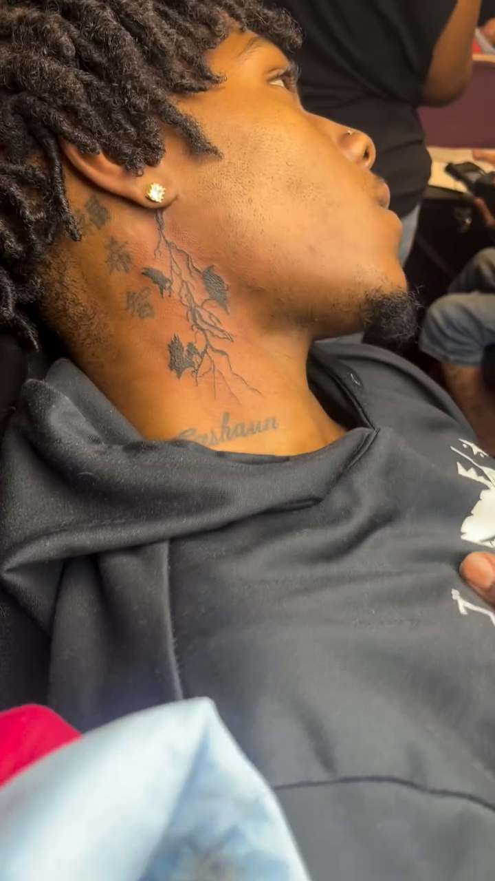 Blackwork tattoo on the neck by Tatts by Quan