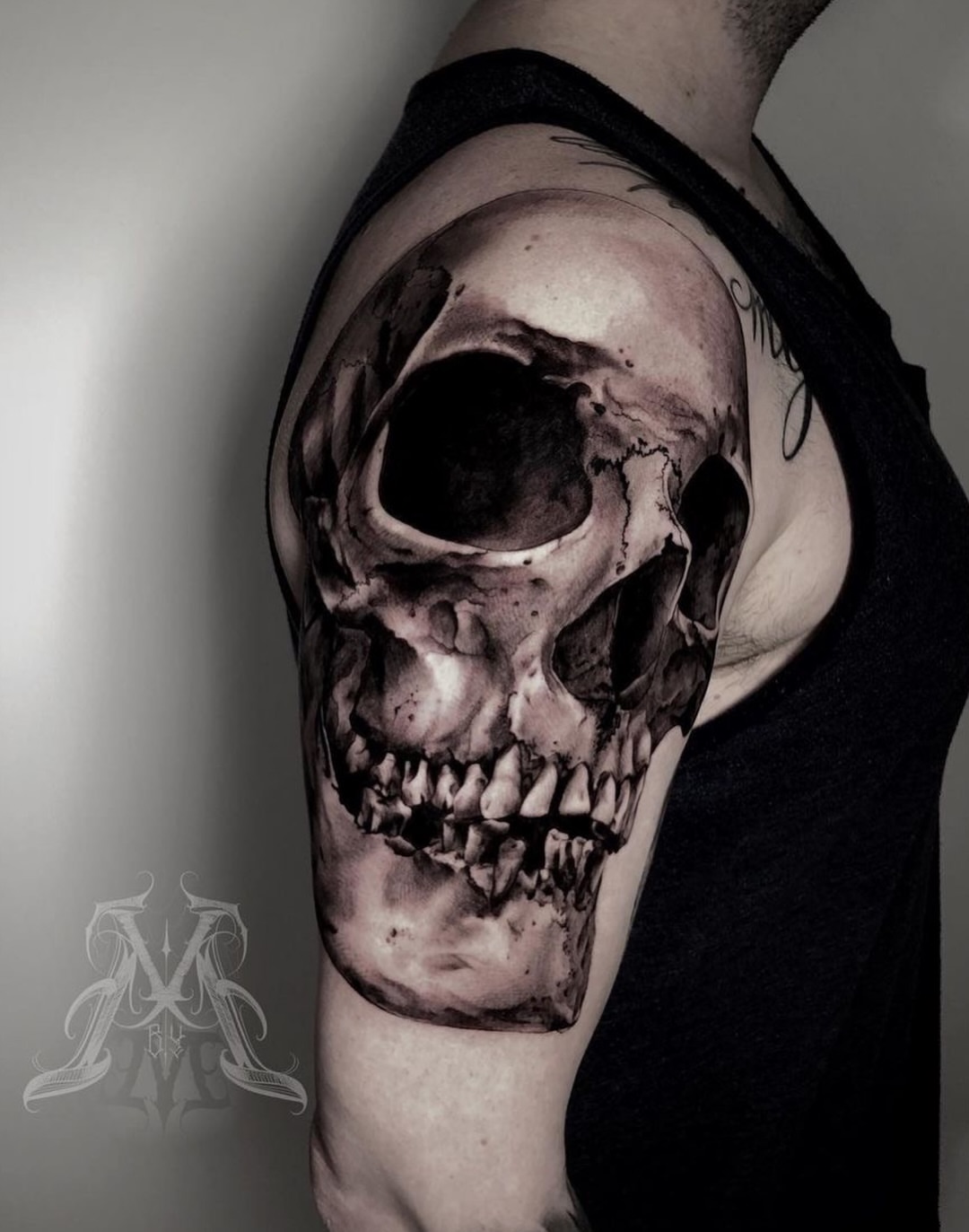 Skull realism tattoo on the shoulder by โ ๐ฟ๐๐ ๐ญ๐๐๐๐