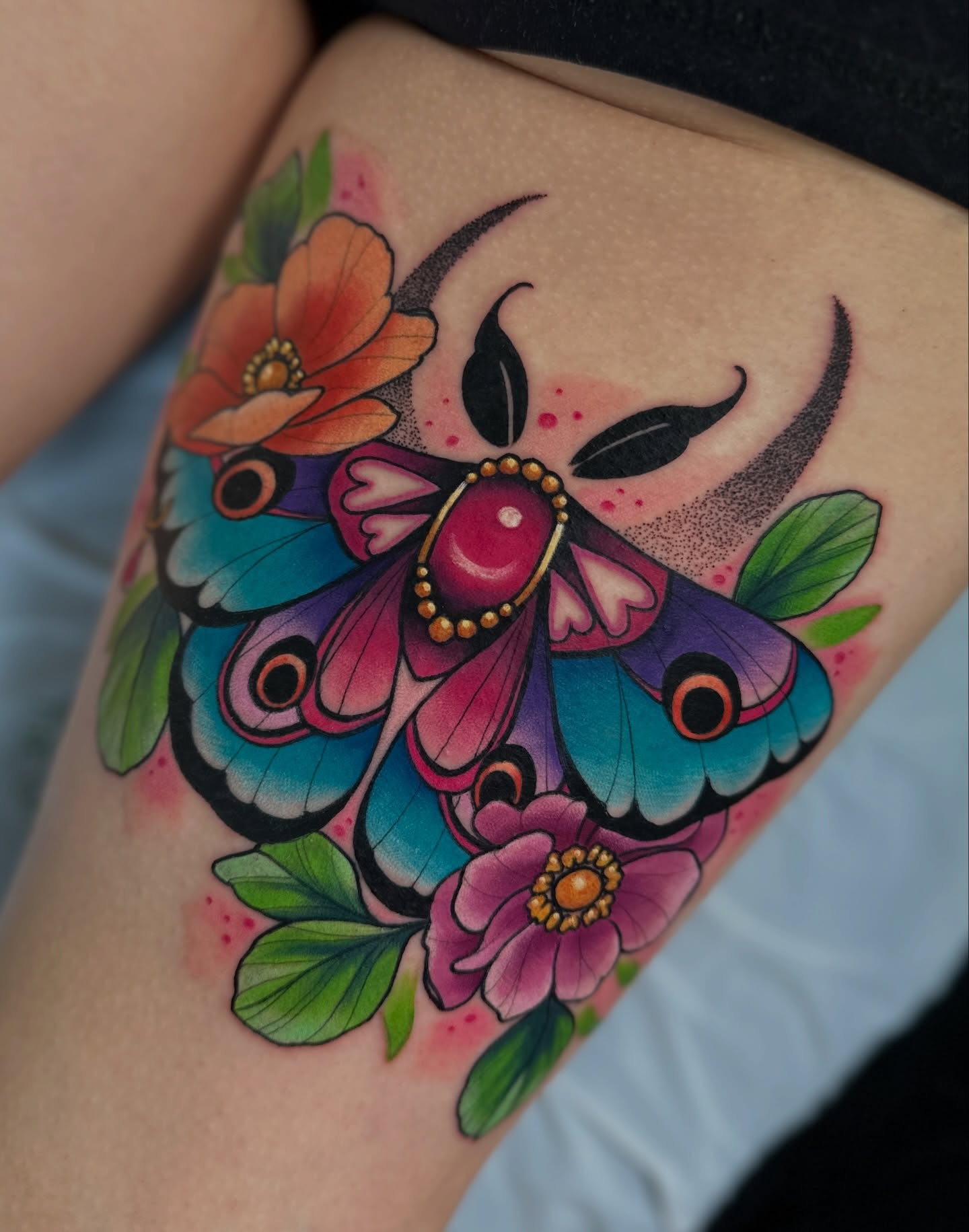 Tattoo by @tiaberrys — american_traditional, dotwork