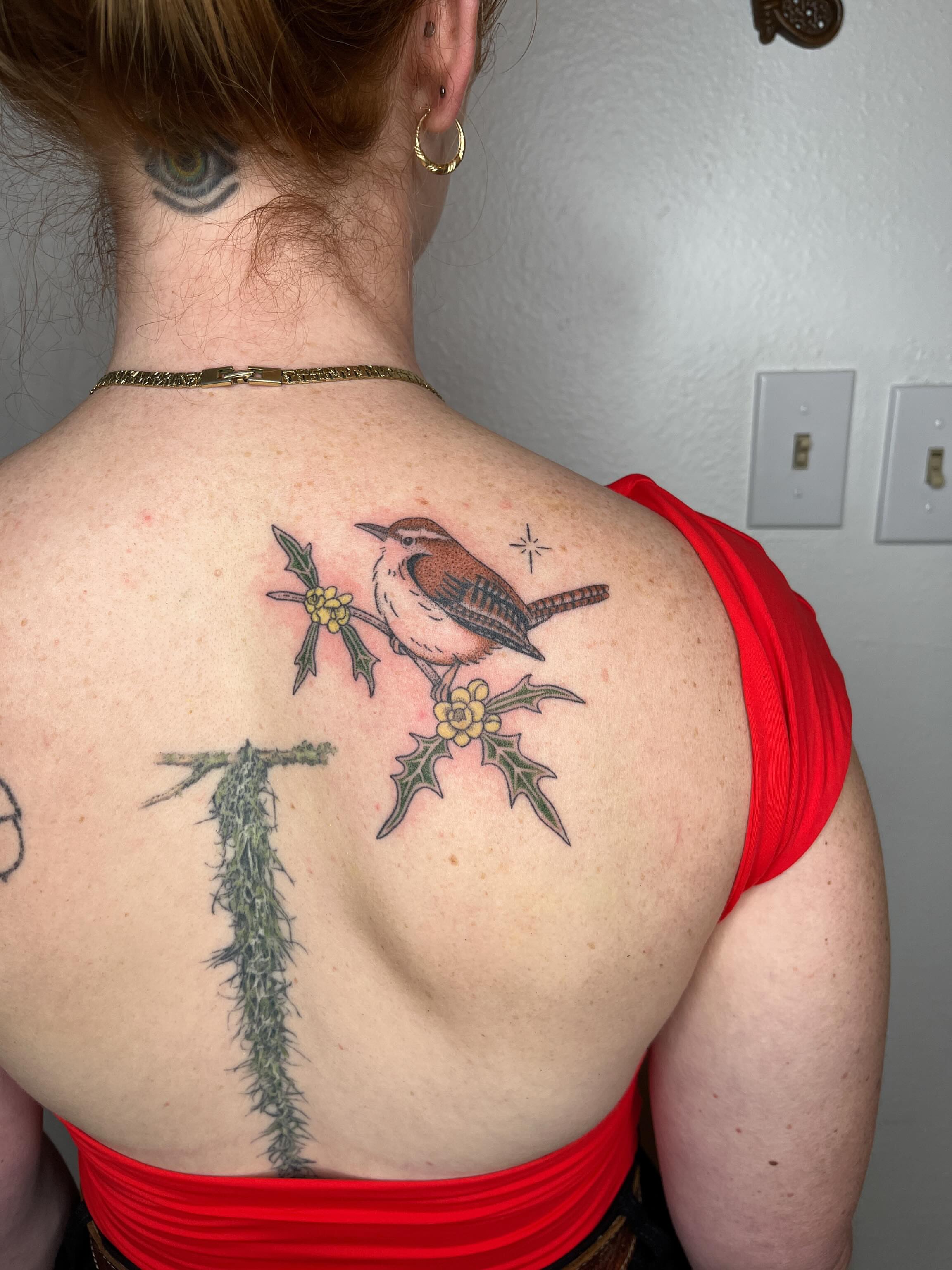 Bird and holly realism tattoo on the back by natalie