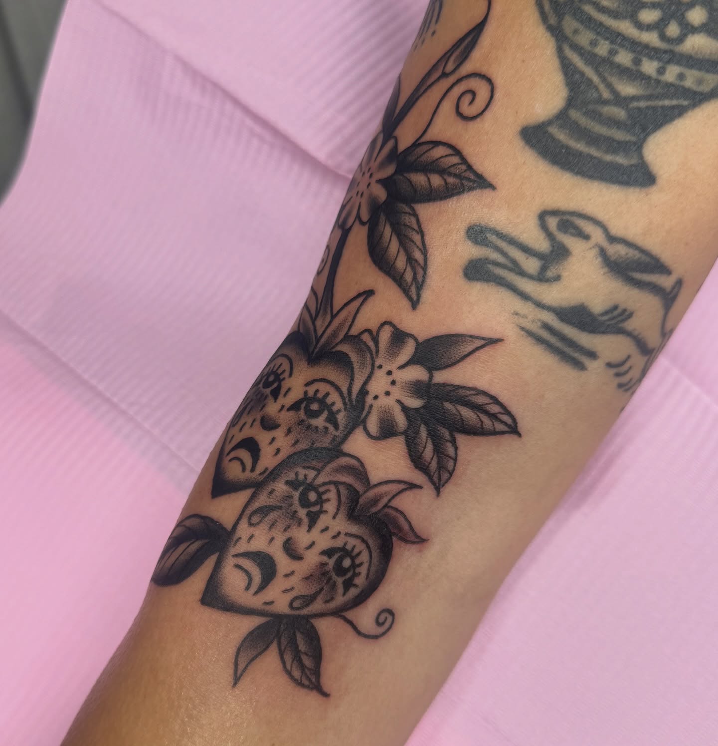 Tattoo by @chloemarietattoo โ black_and_grey