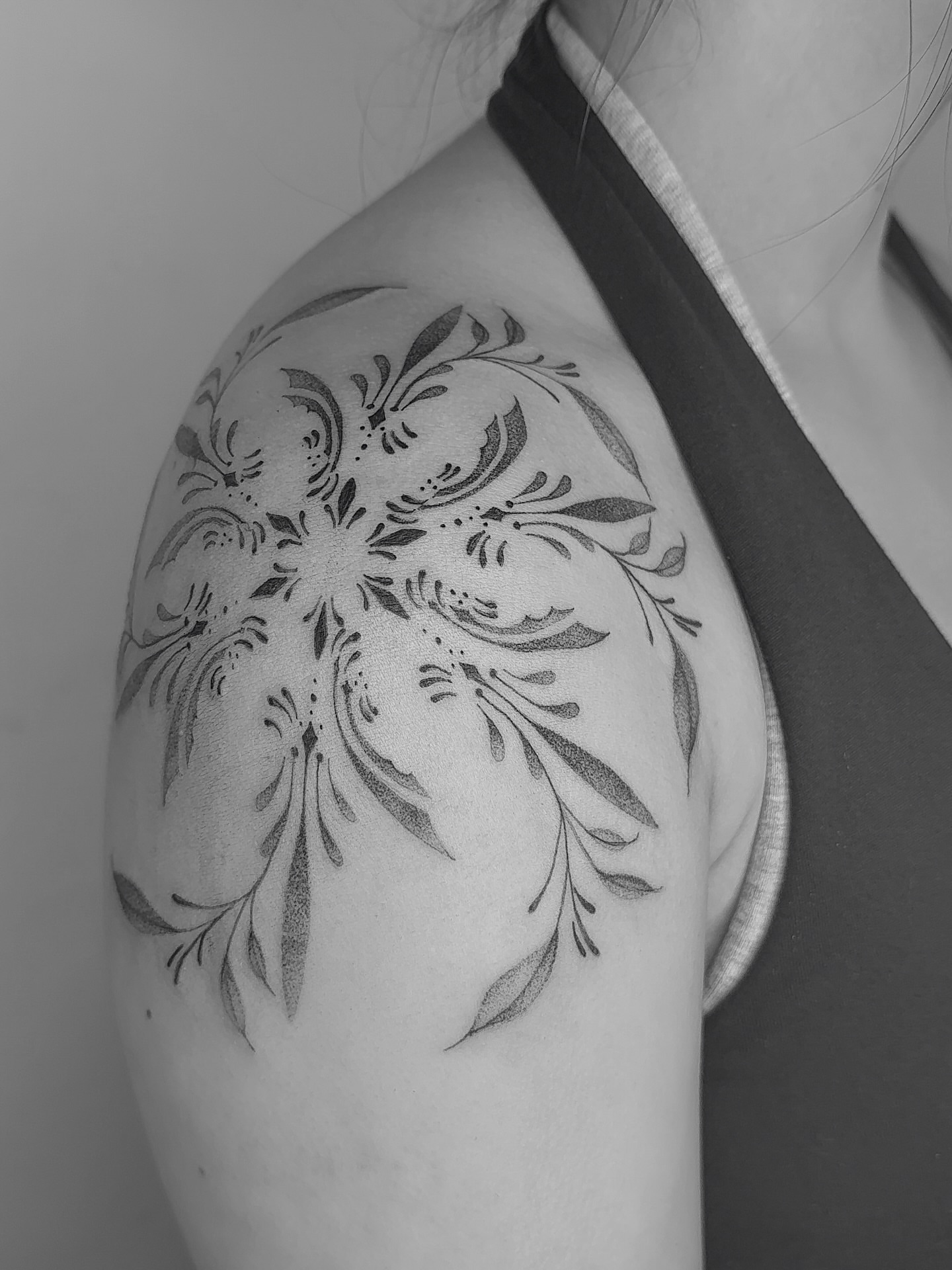Floral design black and grey tattoo on the shoulder by ❤️‍🔥 Abigail Chambers ❤️‍🔥