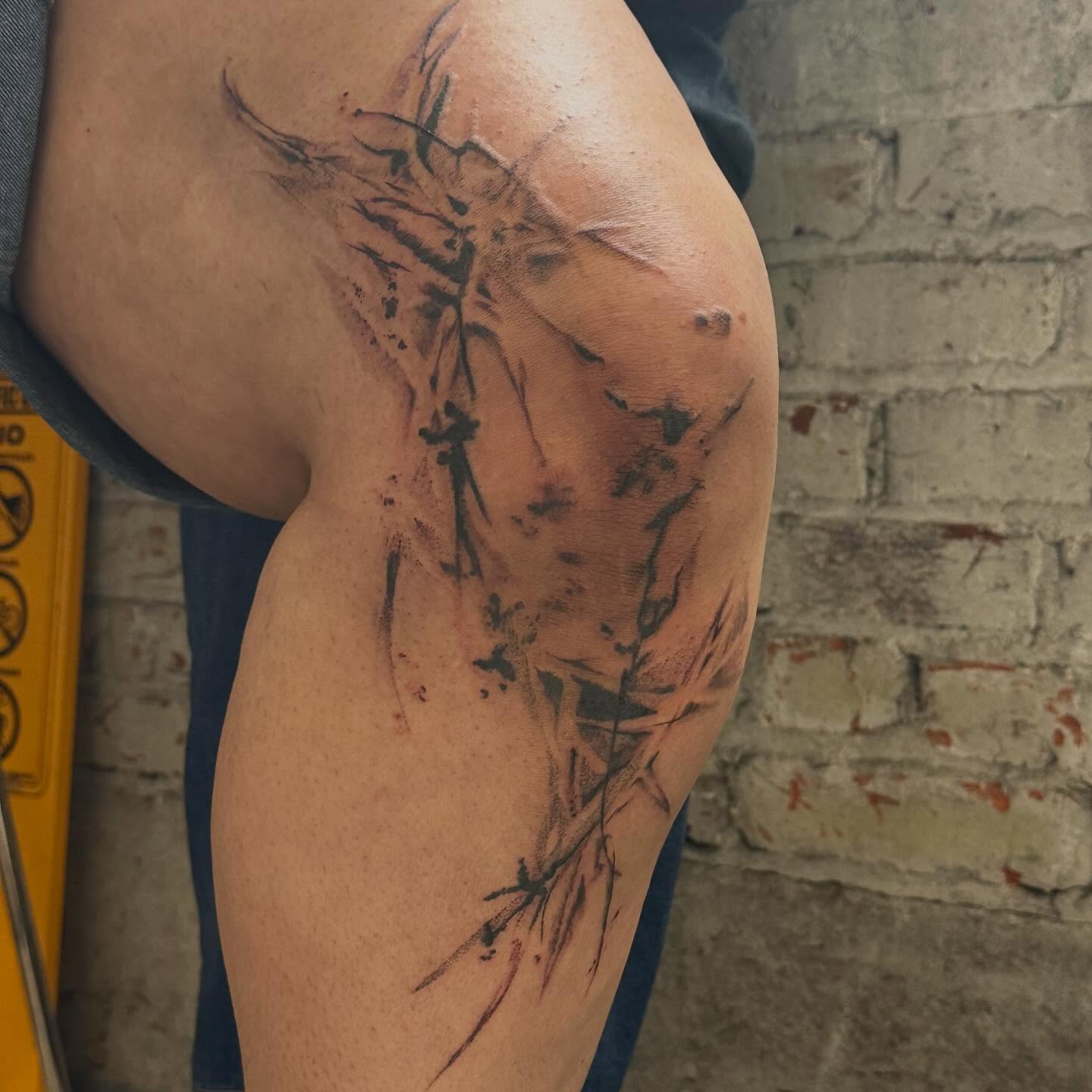 Abstract branches dotwork tattoo on the thigh by Jules🕯️