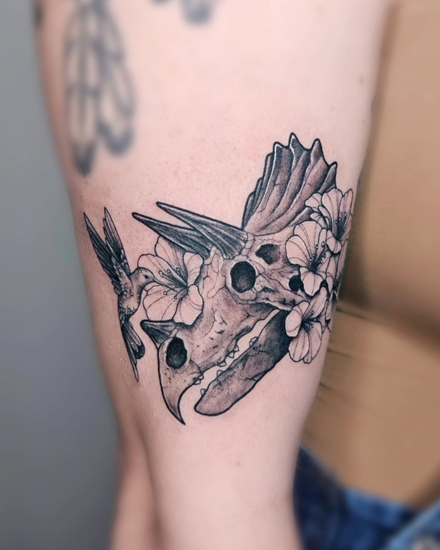 Skull and hummingbird realism tattoo on the thigh by TaylorLeighShermanTattoos OFFICIAL
