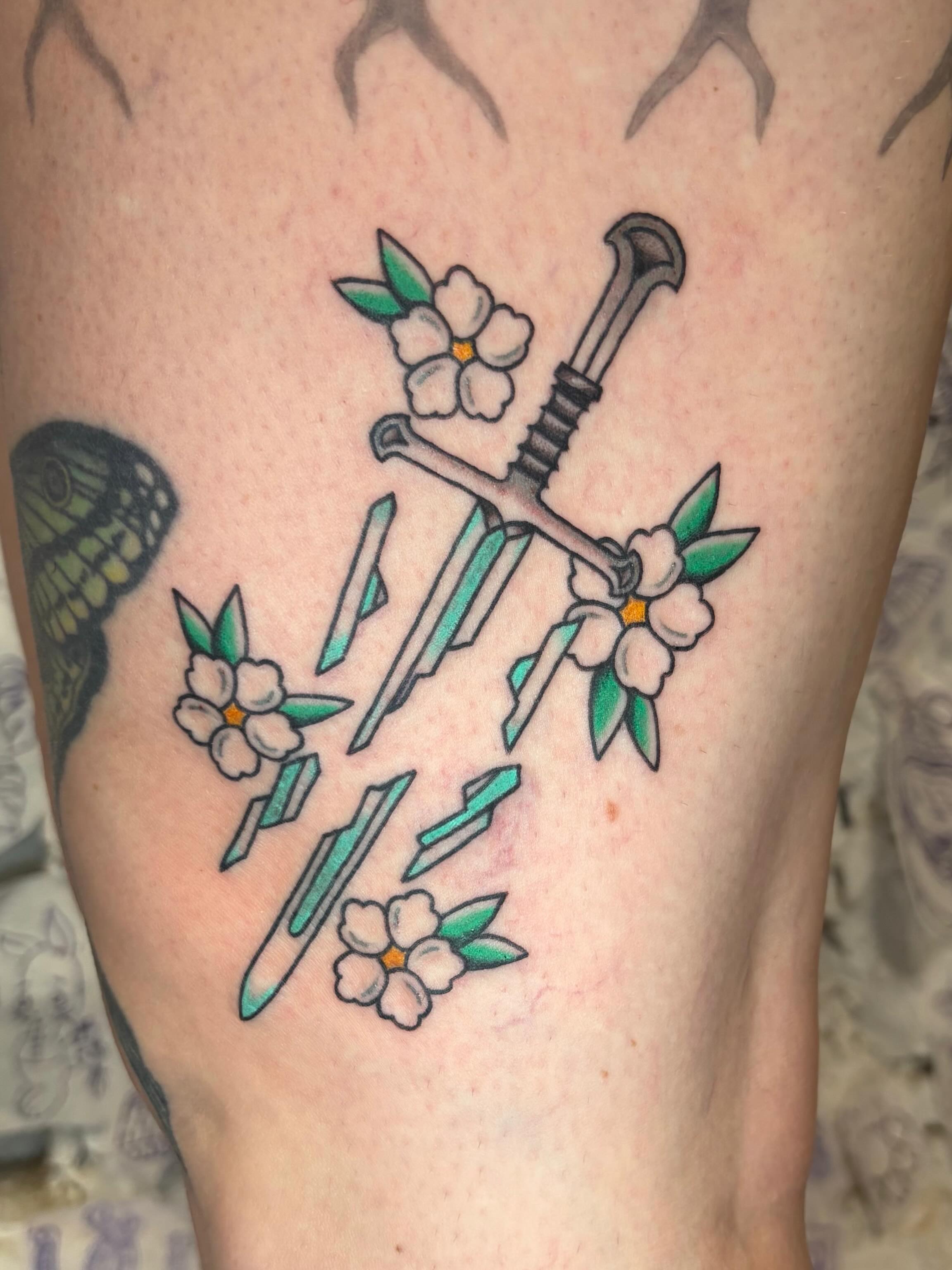 Crossed swords and flowers neo-traditional tattoo on the thigh by Danelle ✶ Nashville Tattooer