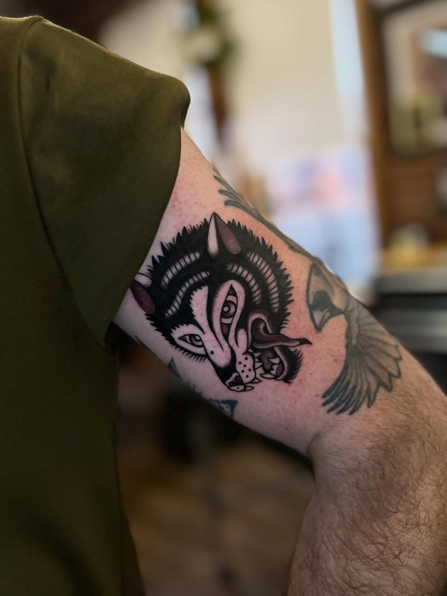 Wolf American traditional tattoo on the forearm by Syd Sayyah