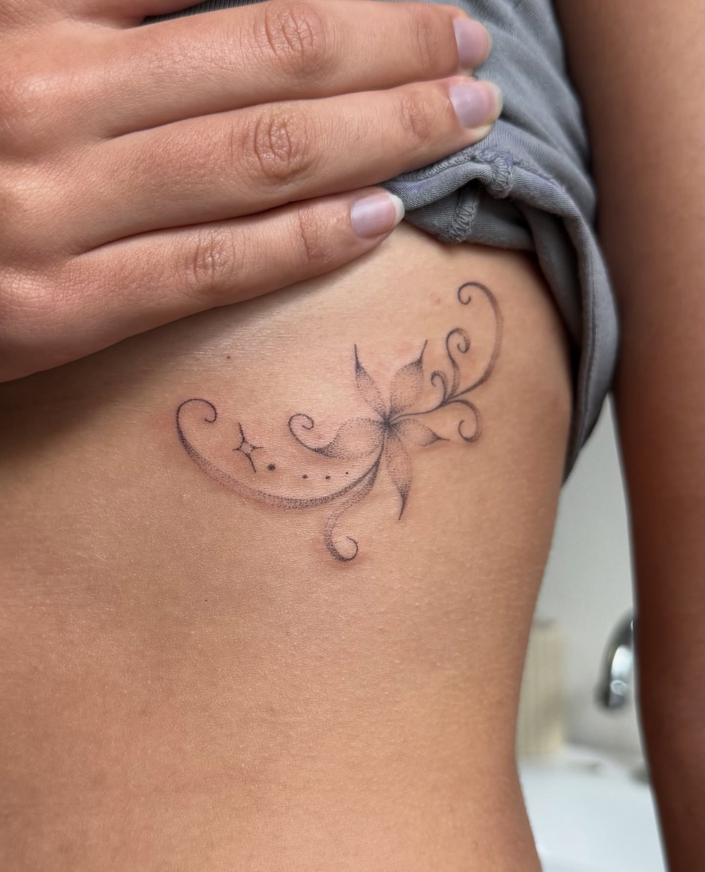 Floral design dotwork tattoo on the thigh by Soomin