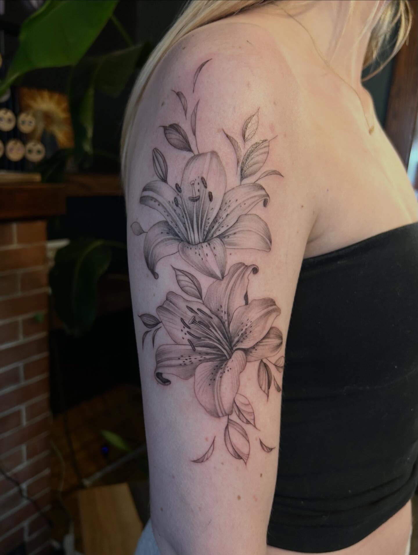 Tattoo by @khloztatz — black_and_grey