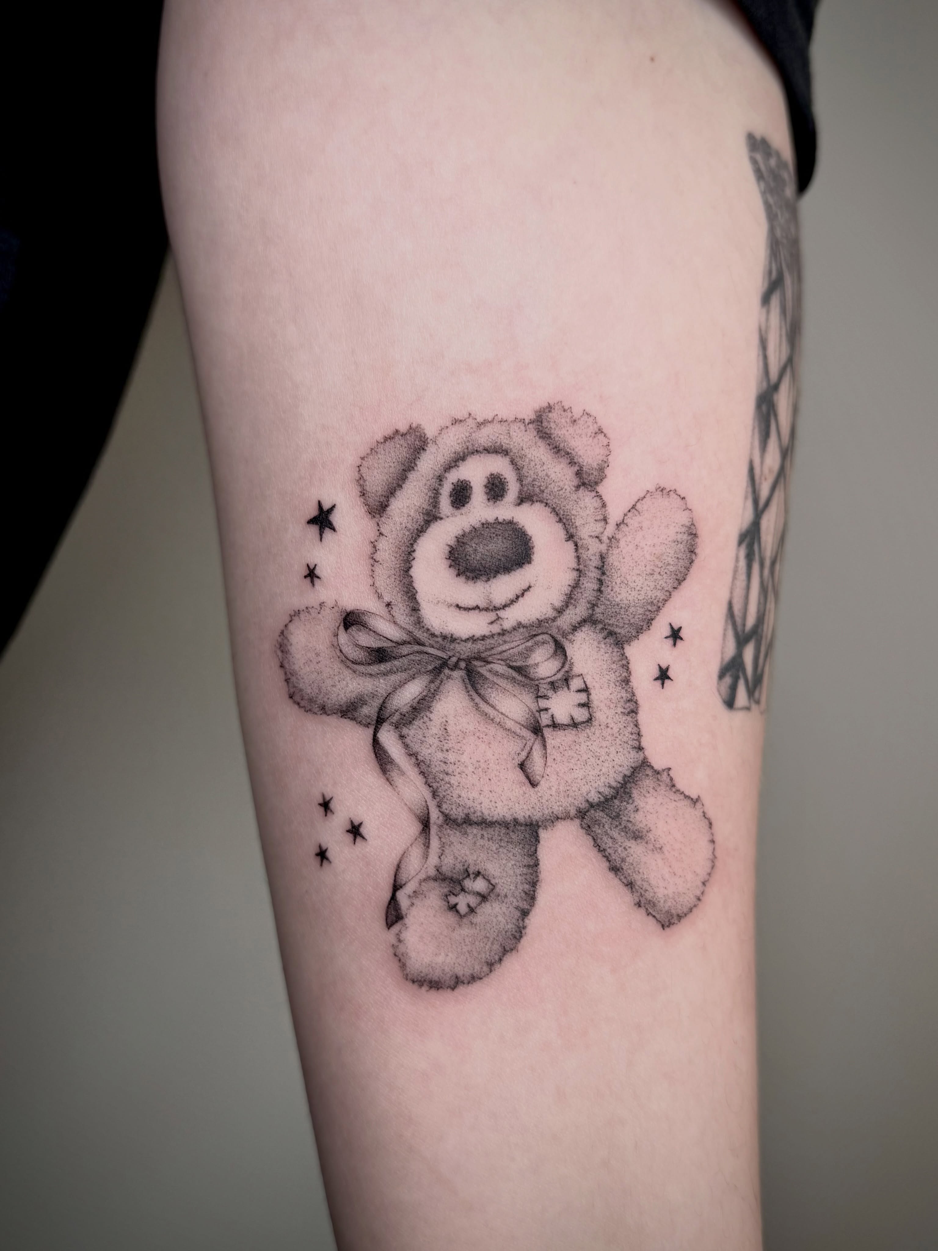 Tattoo by @zorniitsa — dotwork, realism