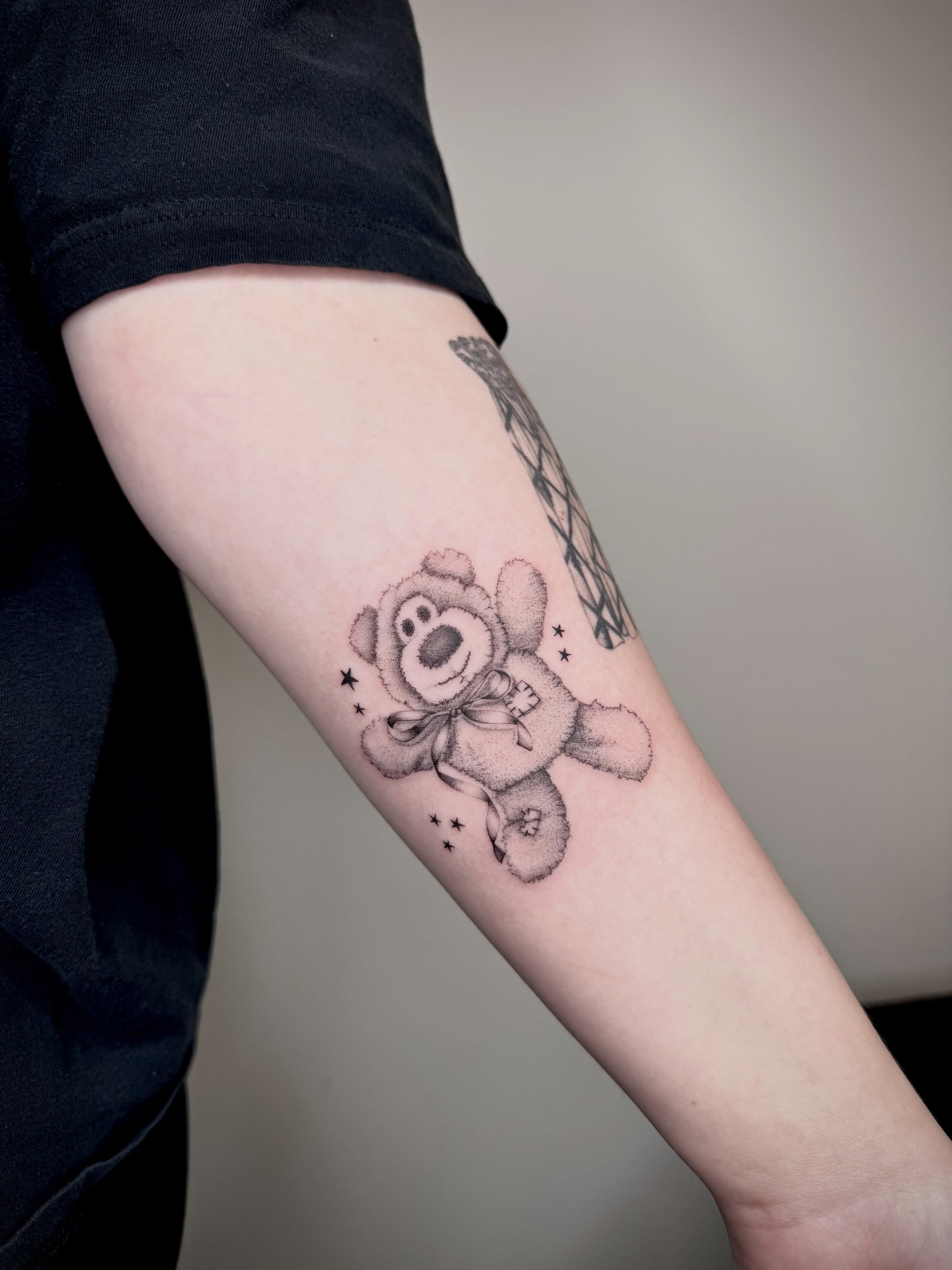 Tattoo by @zorniitsa — black_and_grey