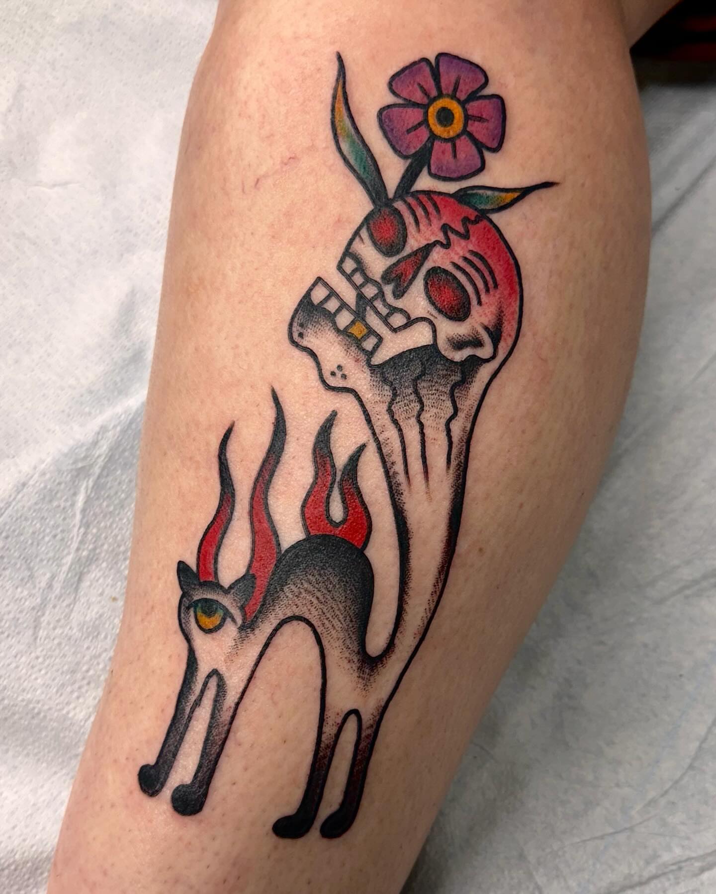 Cat and skull American traditional tattoo on the thigh by Fil Ponte