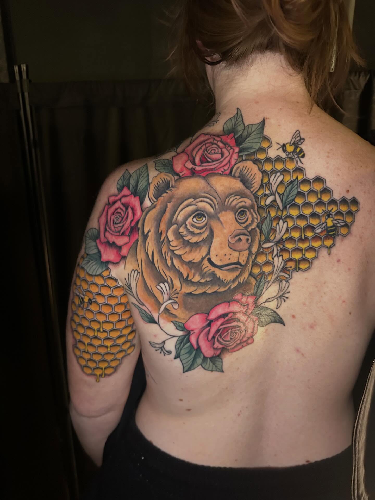 Bear with roses and honeycomb realism tattoo on the back by Lindsey Bendsey