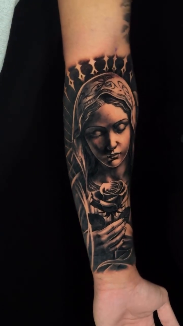Tattoo by @arthurvolper — black_and_grey, realism