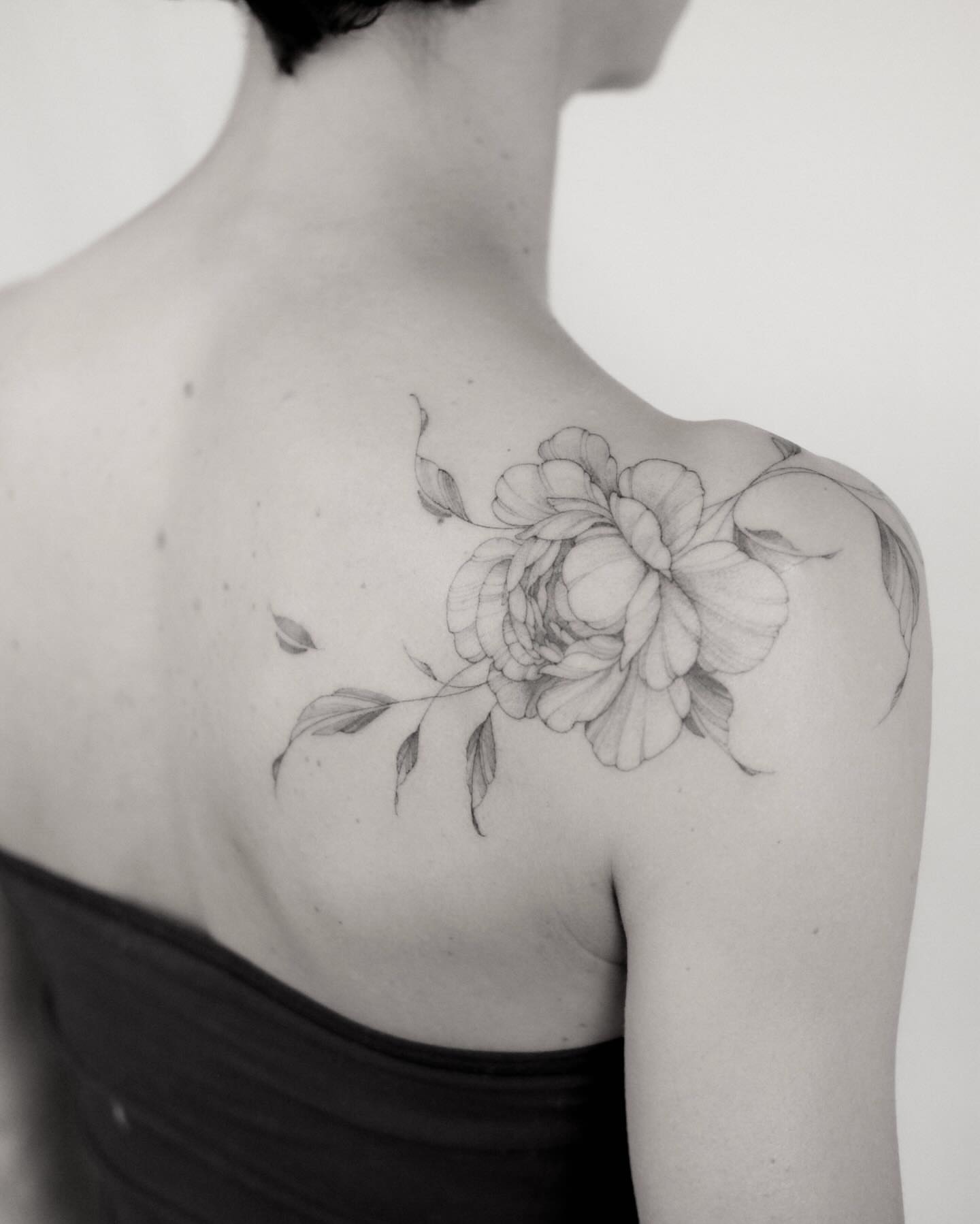 Tattoo by @meutattoo — black_and_grey