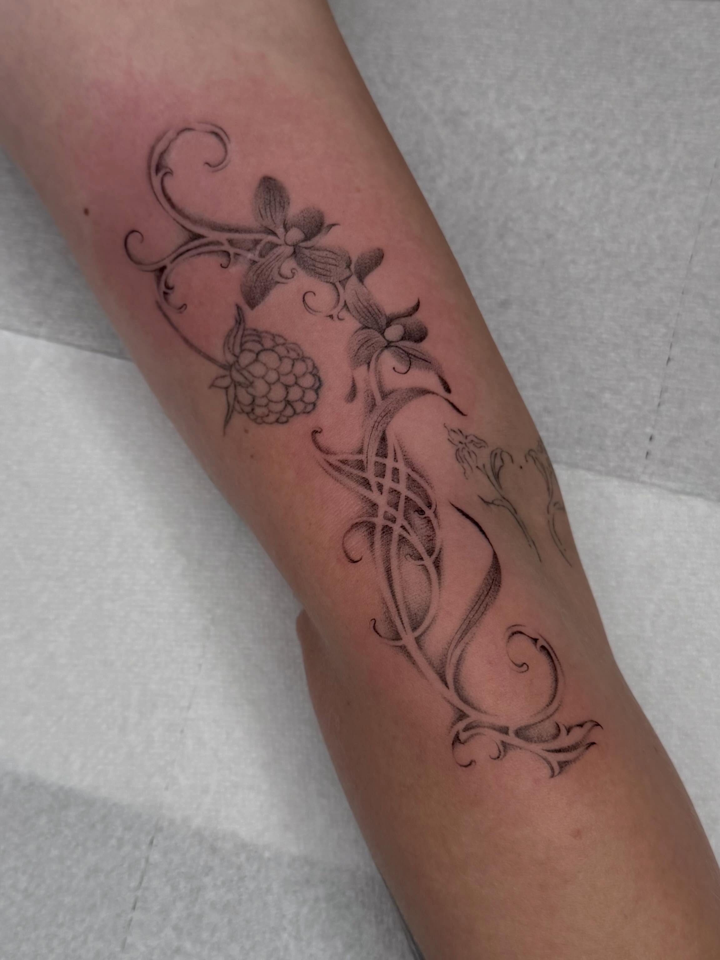 Floral vine ornamental tattoo on the forearm by Nayoung, San Francisco, California