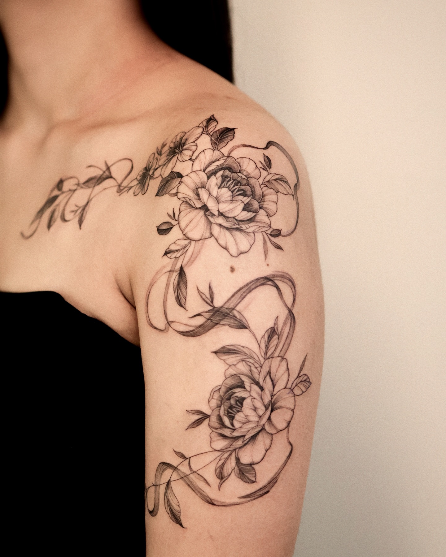 Tattoo by @yulight_tattoo — black_and_grey