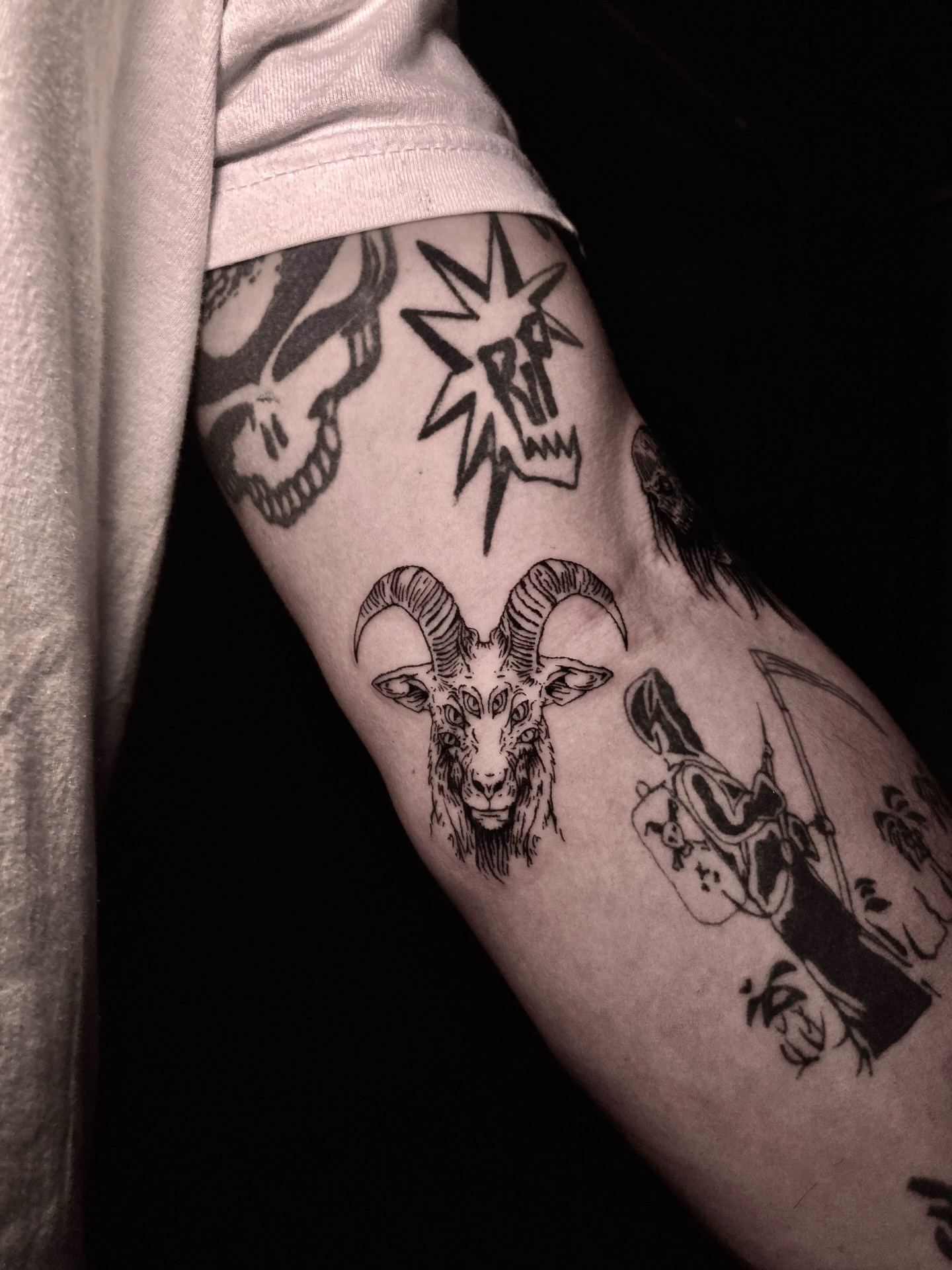 Tattoo by @moom_tattoo — black_and_grey