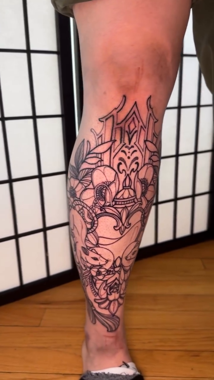 Skull with flowers and ornate details realism tattoo by Javier Rivera