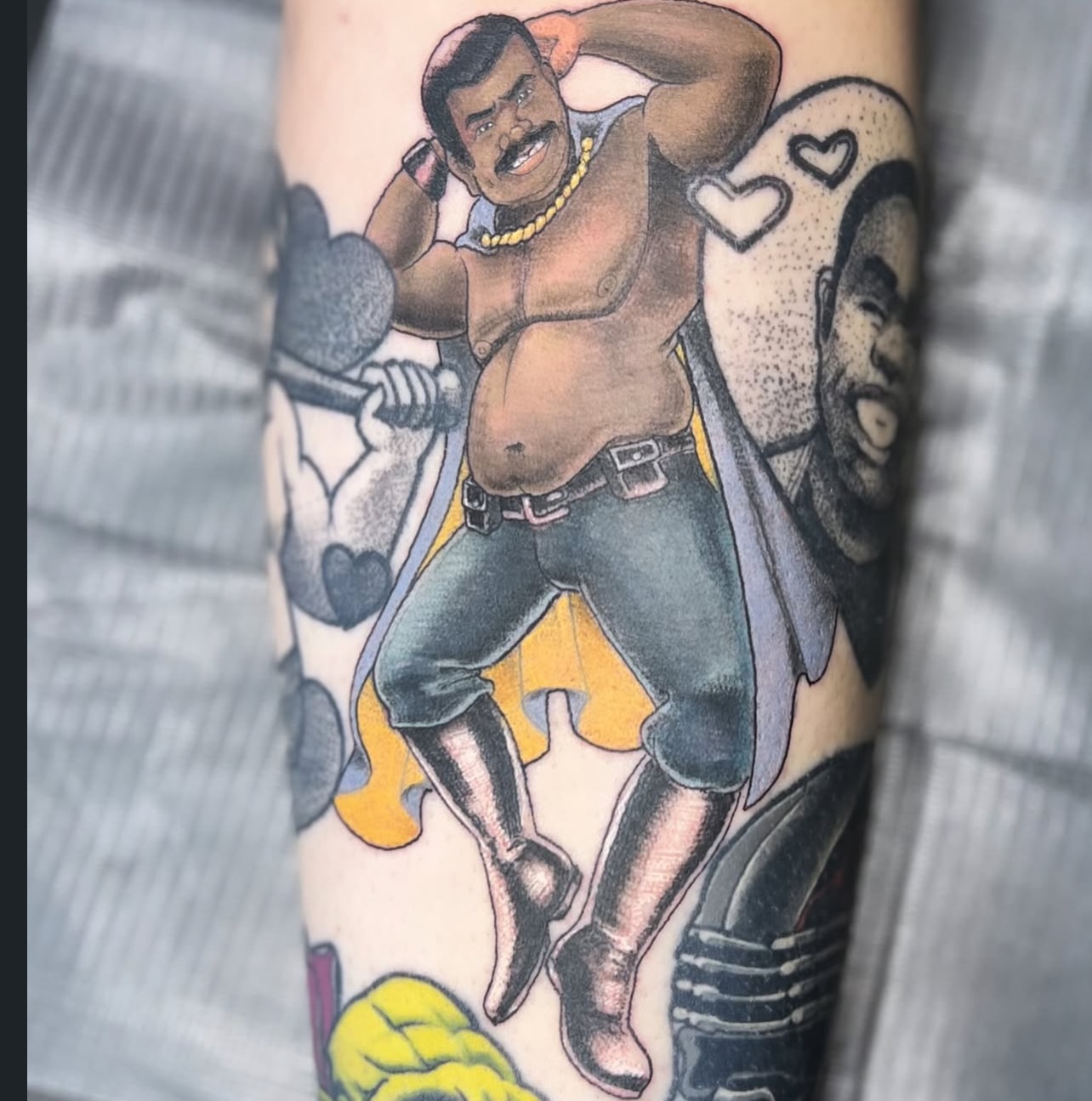 Muscular man dotwork tattoo on the forearm by Alex Santaloci