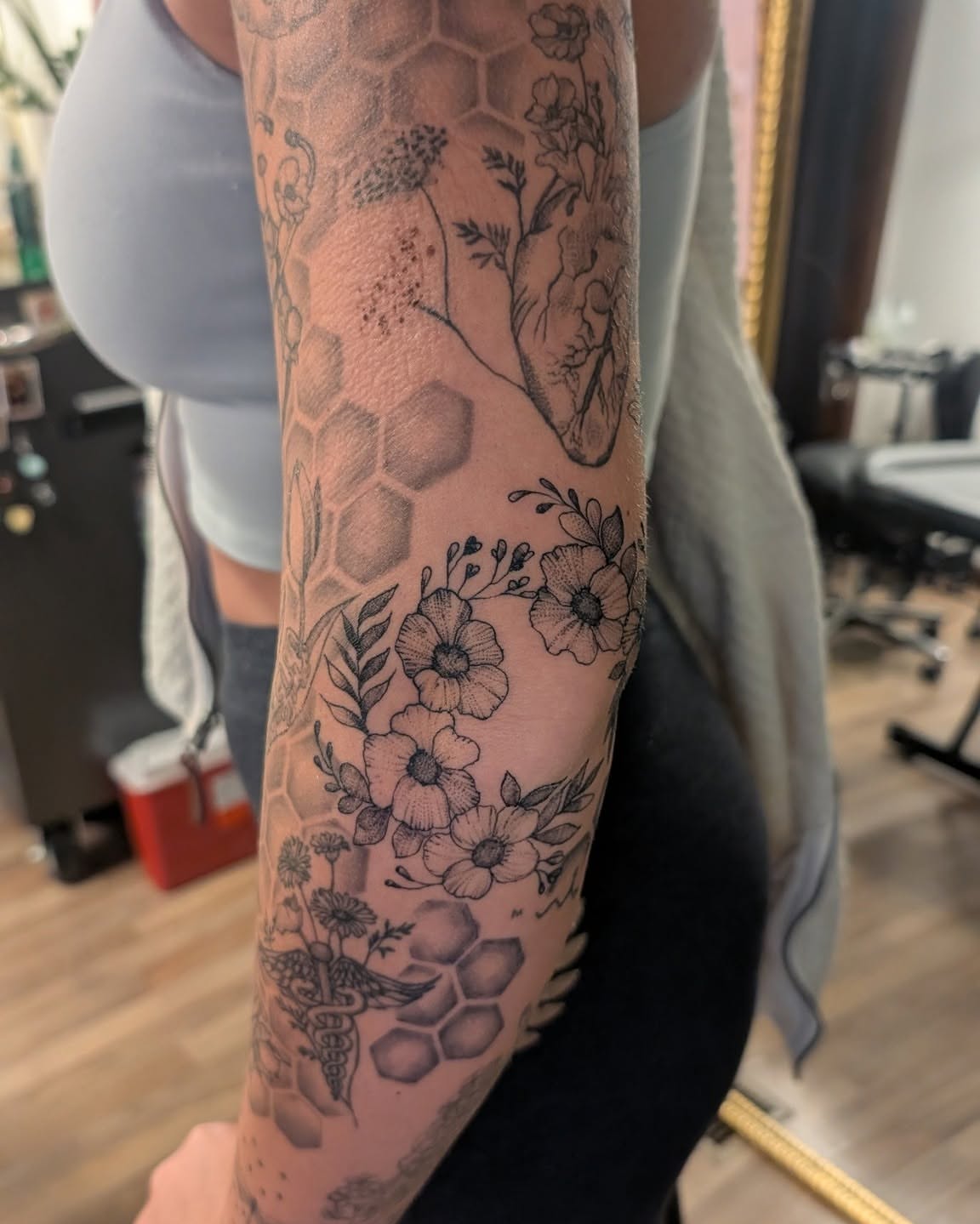 Tattoo by @tattoosbyminda โ black_and_grey, geometric