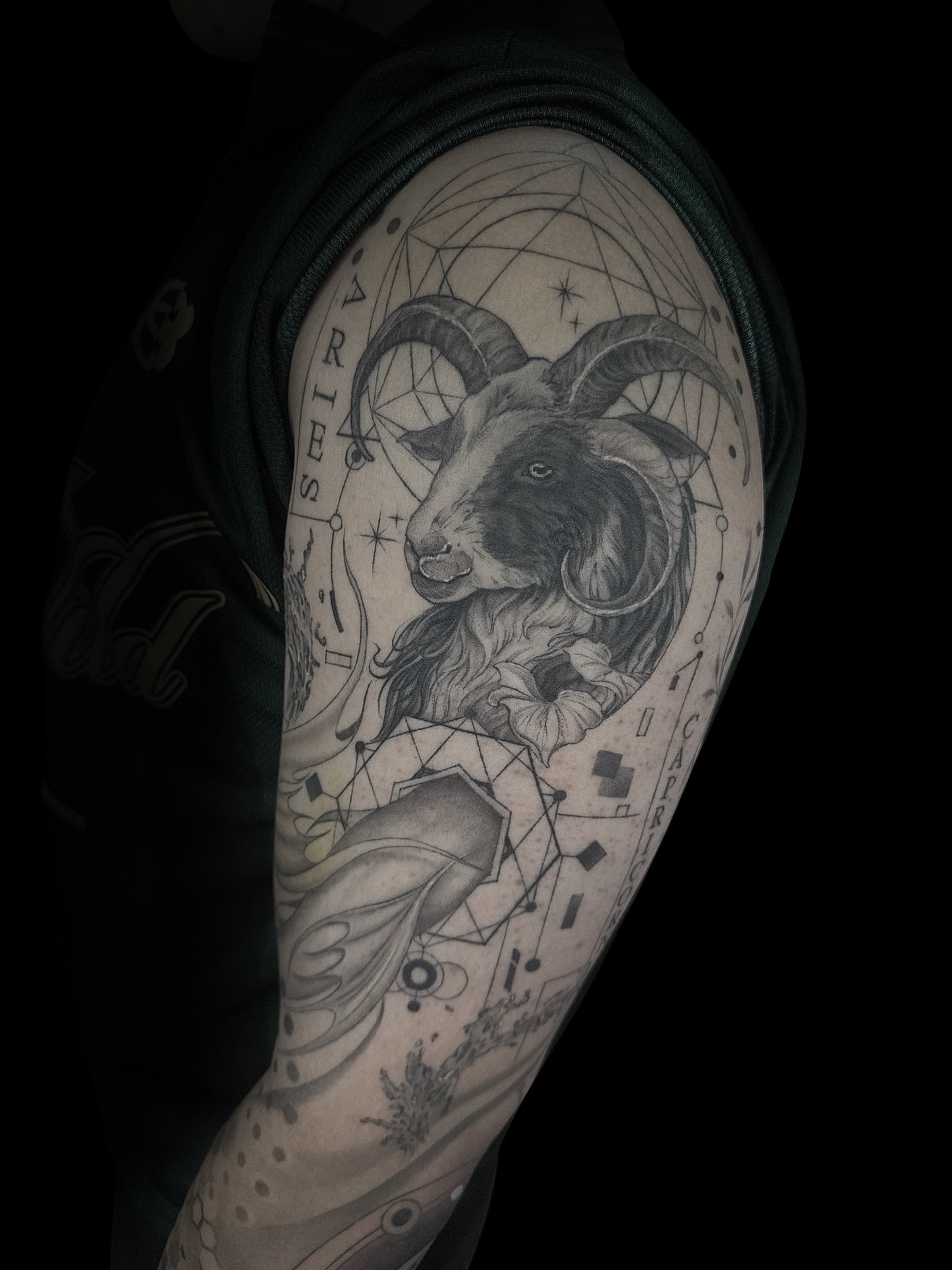 Tattoo by @dii_9dragons β black_and_grey, realism