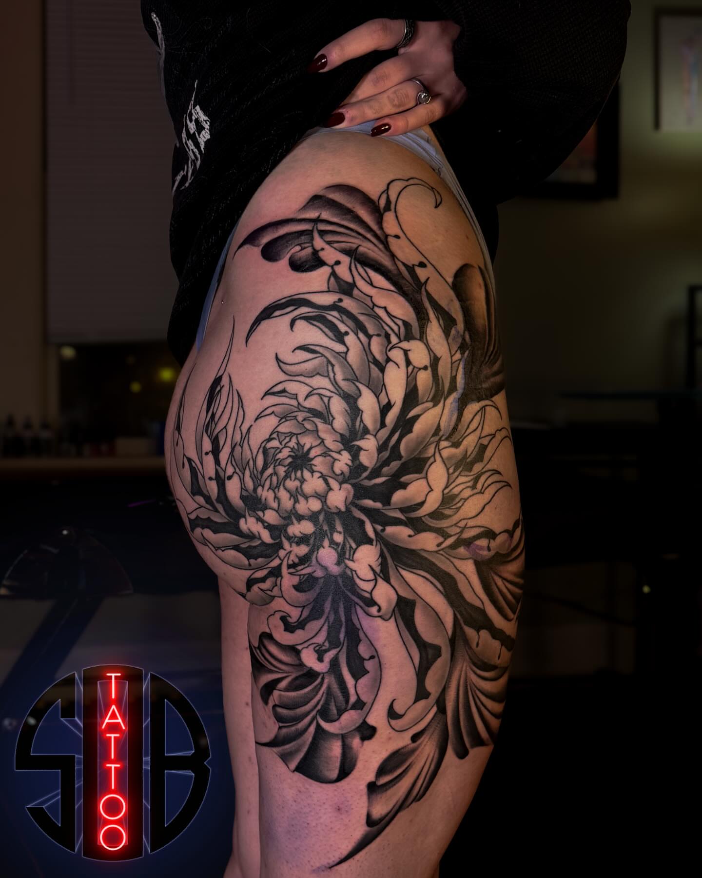 Chrysanthemum black and grey tattoo on the thigh by Brandt Norcross