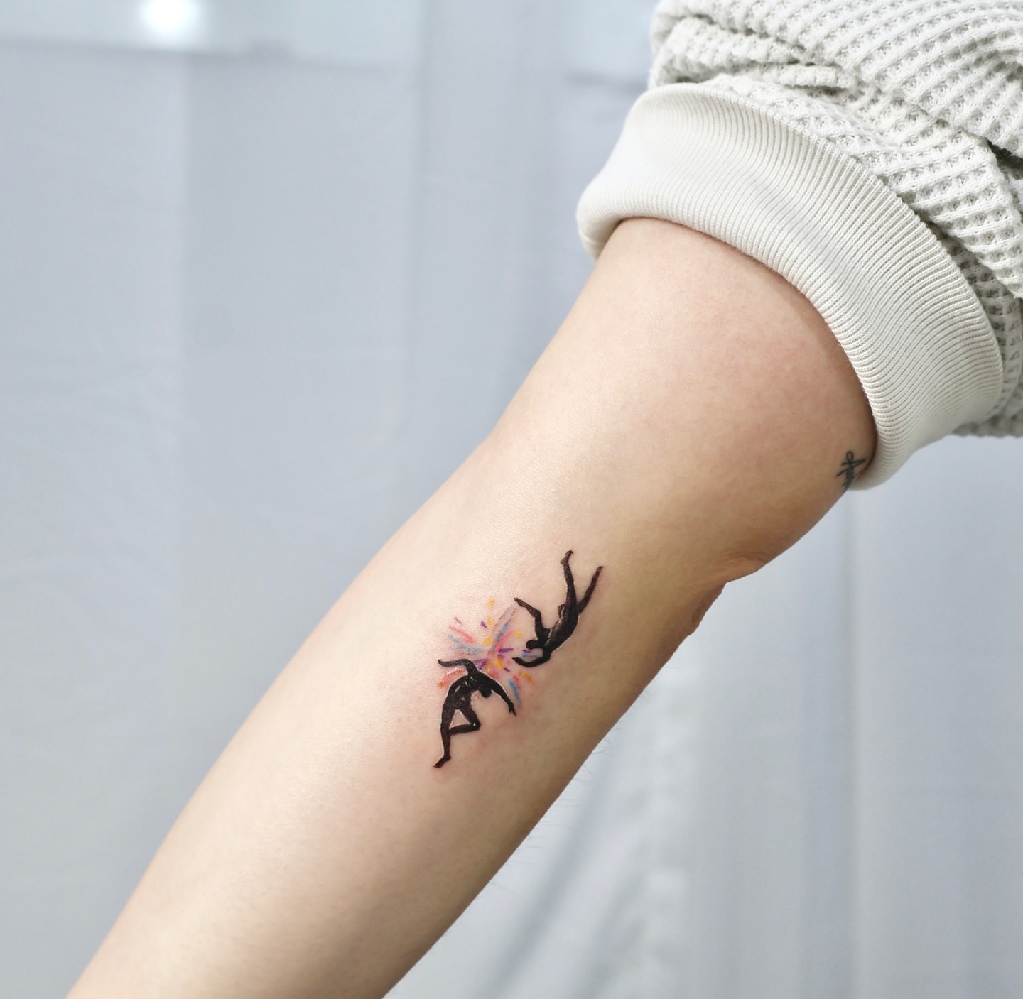 Tattoo by @yeonjae_tattoo — dotwork, watercolor