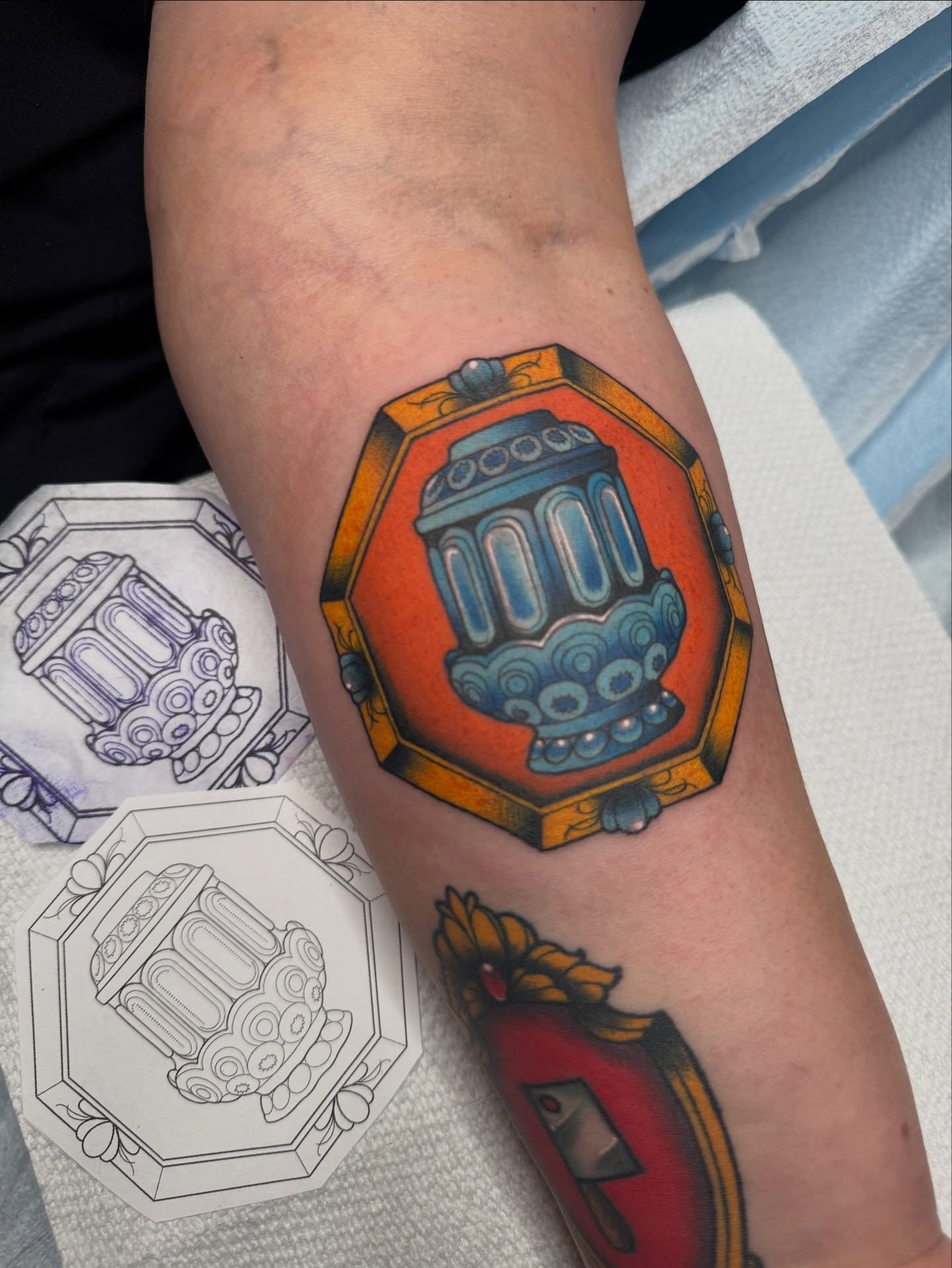 Lantern American traditional tattoo on the forearm by Alisa (Li) Affatato ๐ผ