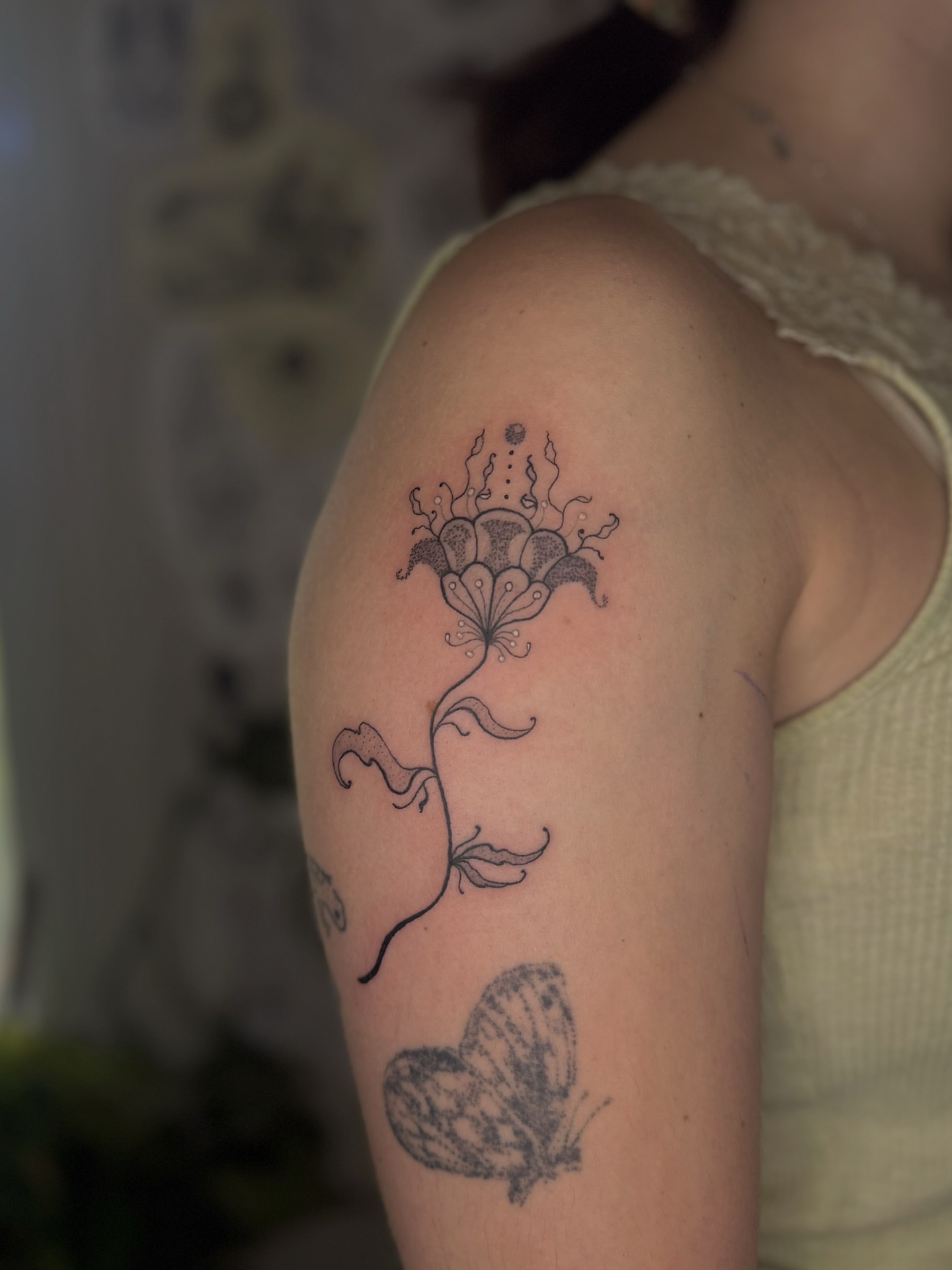 Tattoo by @patutattoo_by_e — dotwork, black_and_grey